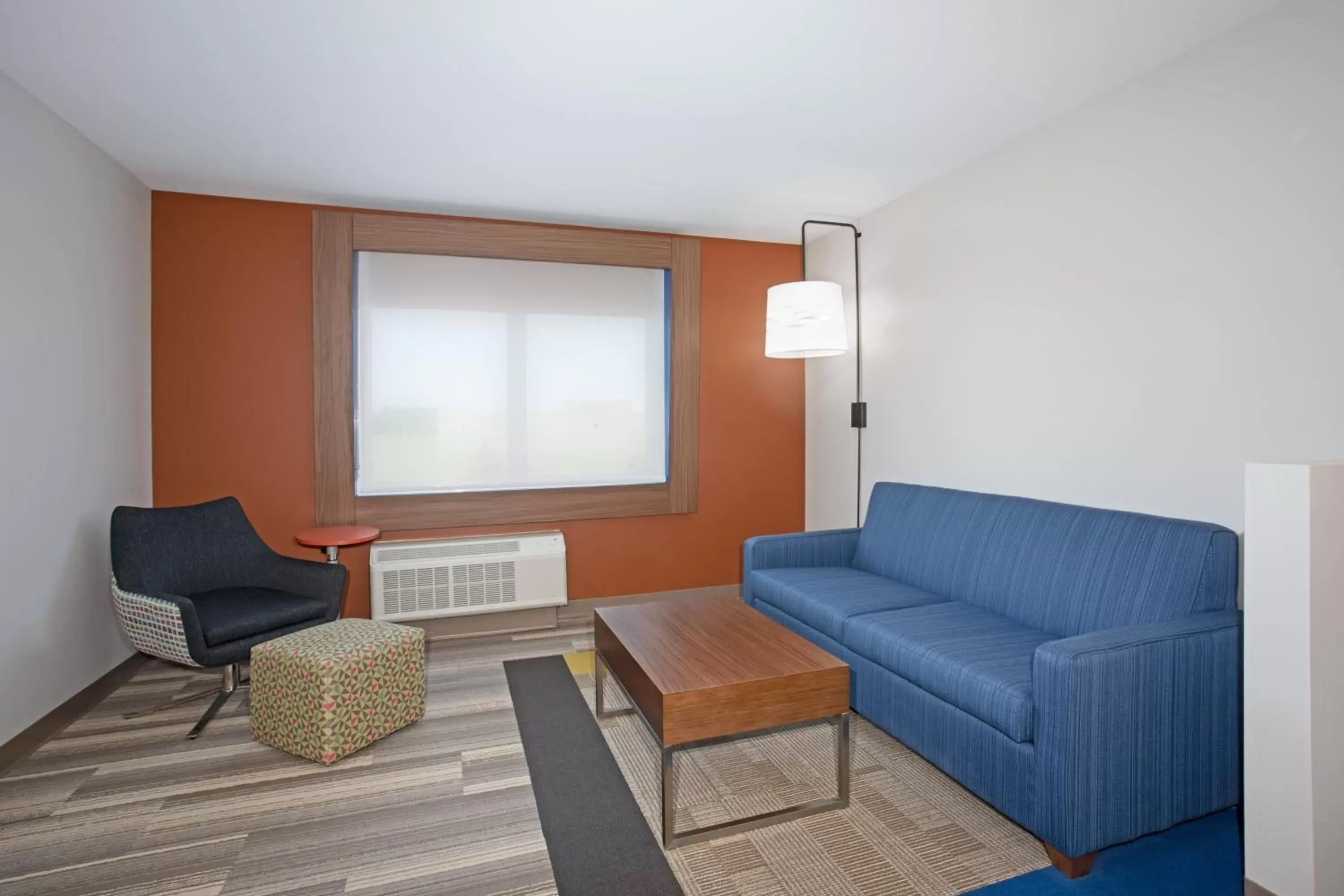 Bedroom, Seating Area in Holiday Inn Express & Suites Sioux City North - Event Center, an IHG Hotel