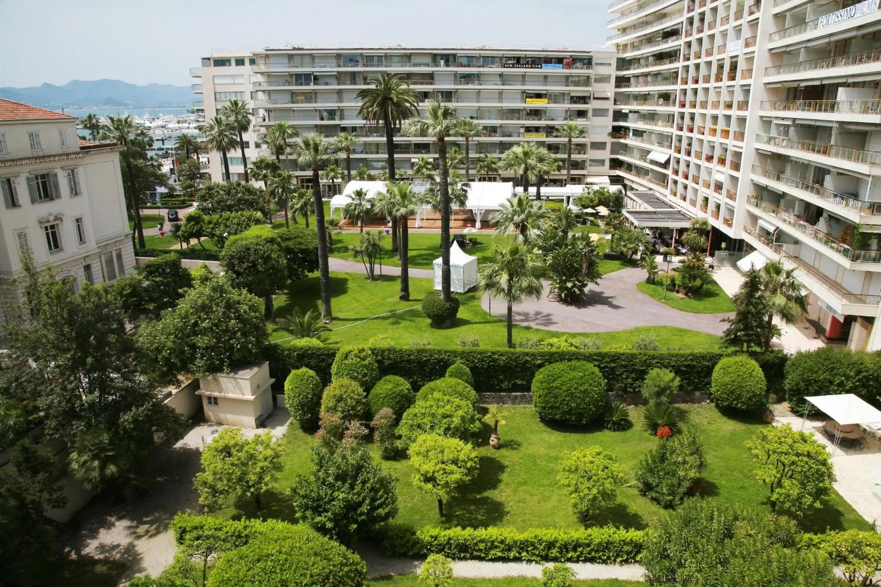 Photo of the whole room in JW Marriott Cannes