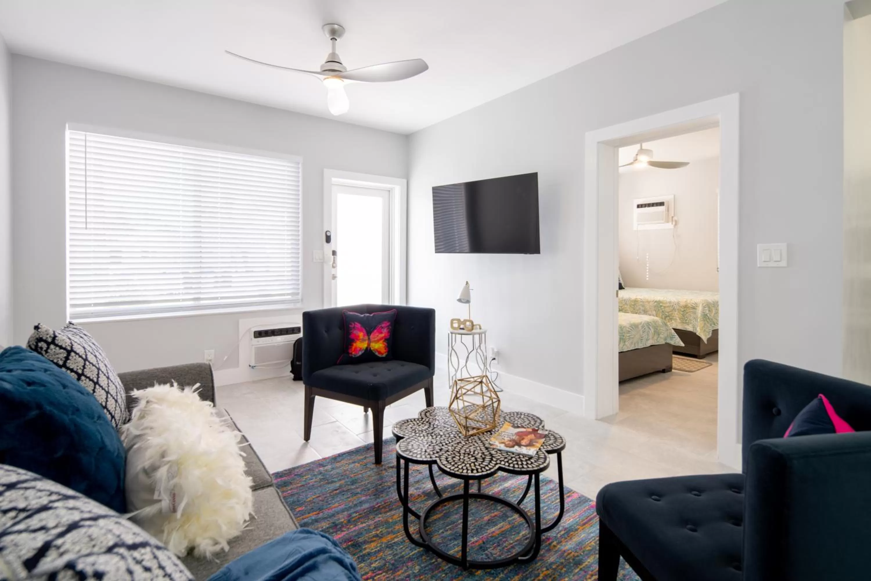 Living room, Bed in The Surf Hollywood Beach