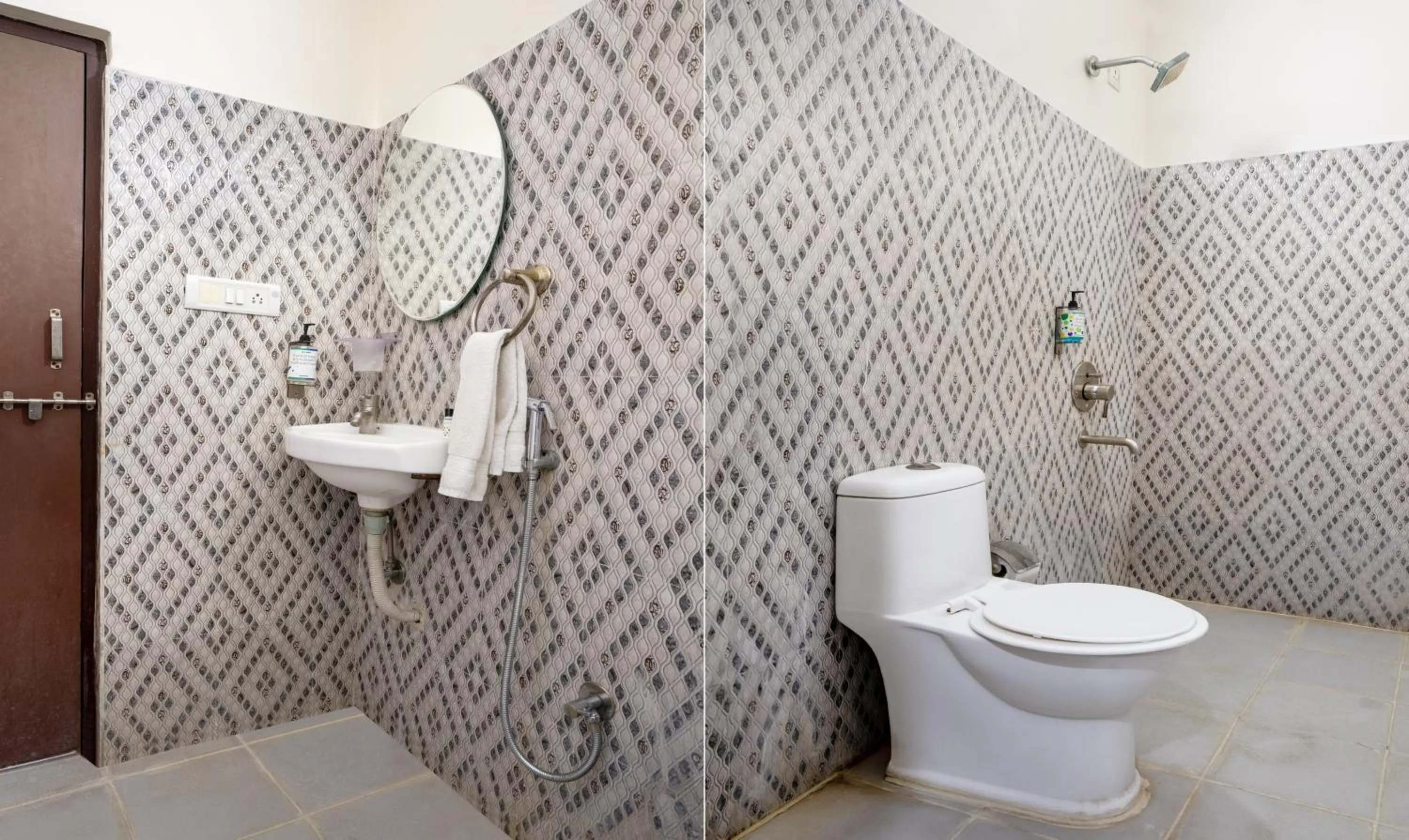 Toilet in Treebo Emerald