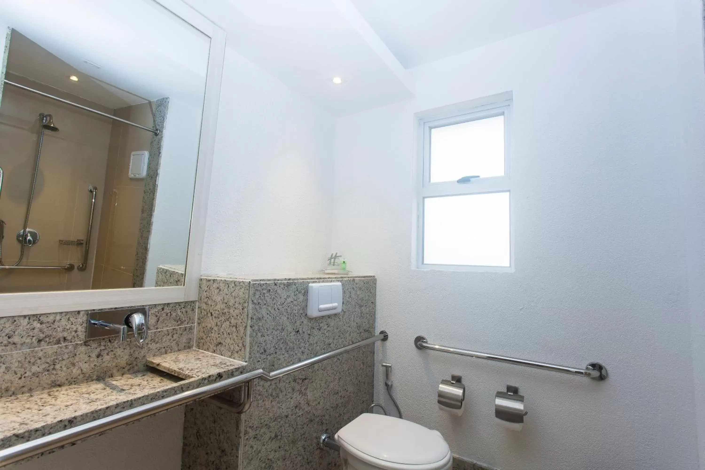 King Room - single occupancy - Accessible - Smoking in Holiday Inn Natal, an IHG Hotel King Room - single occupancy - Accessible - Smoking in Holiday Inn Natal, an IHG Hotel