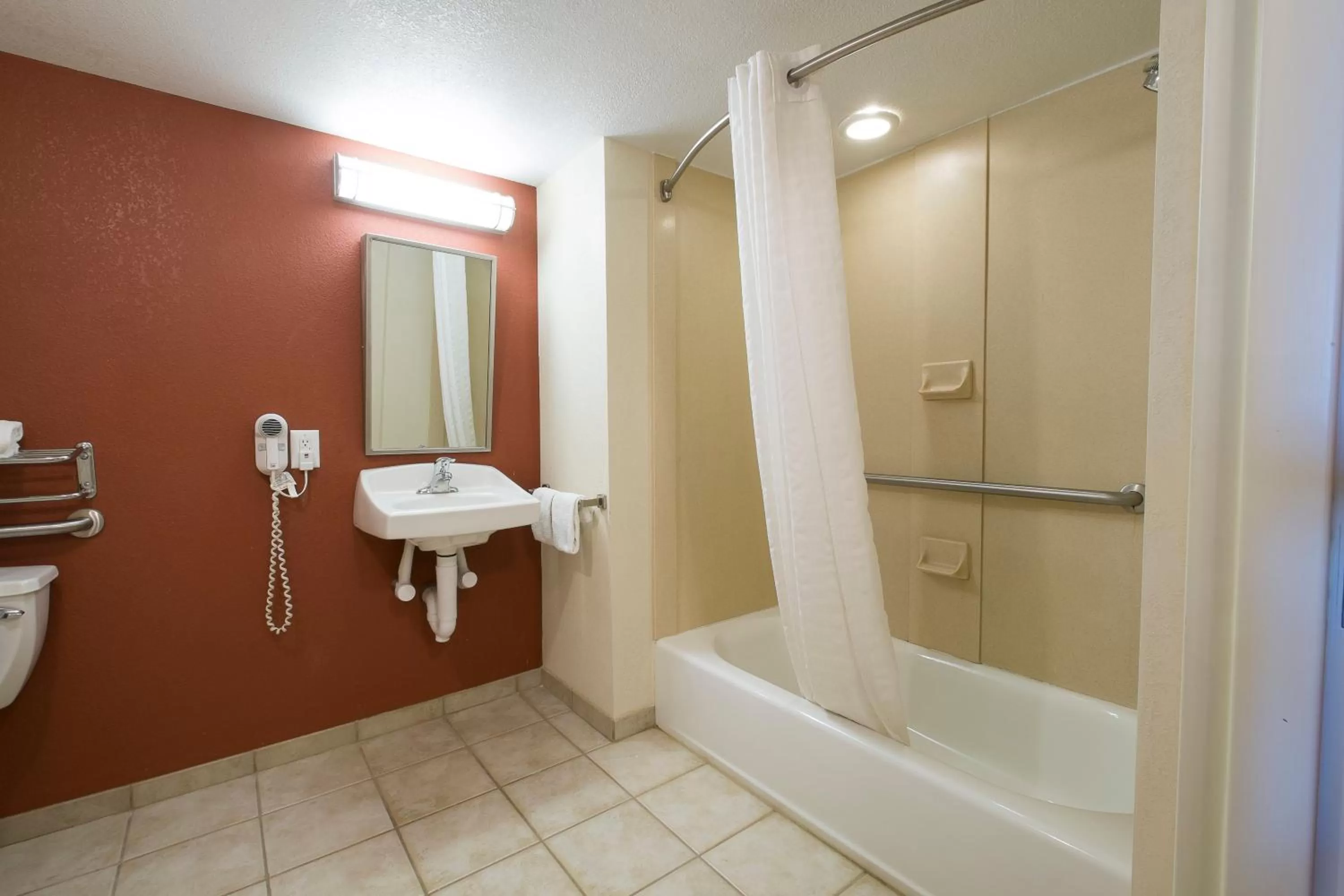 Bathroom in Red Roof Inn & Suites Philadelphia - Bellmawr