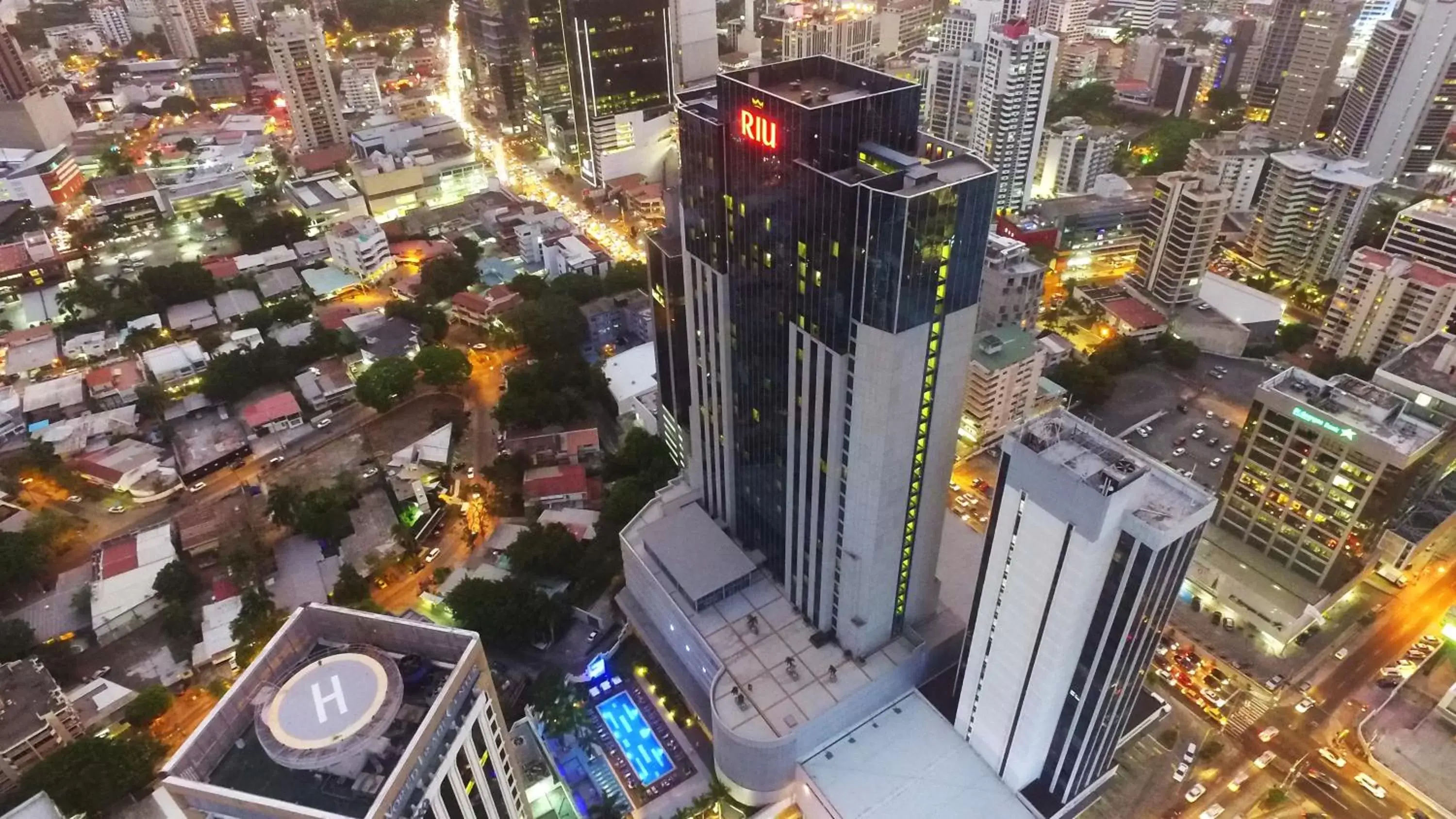 Property building, Bird's-eye View in Riu Plaza Panamá