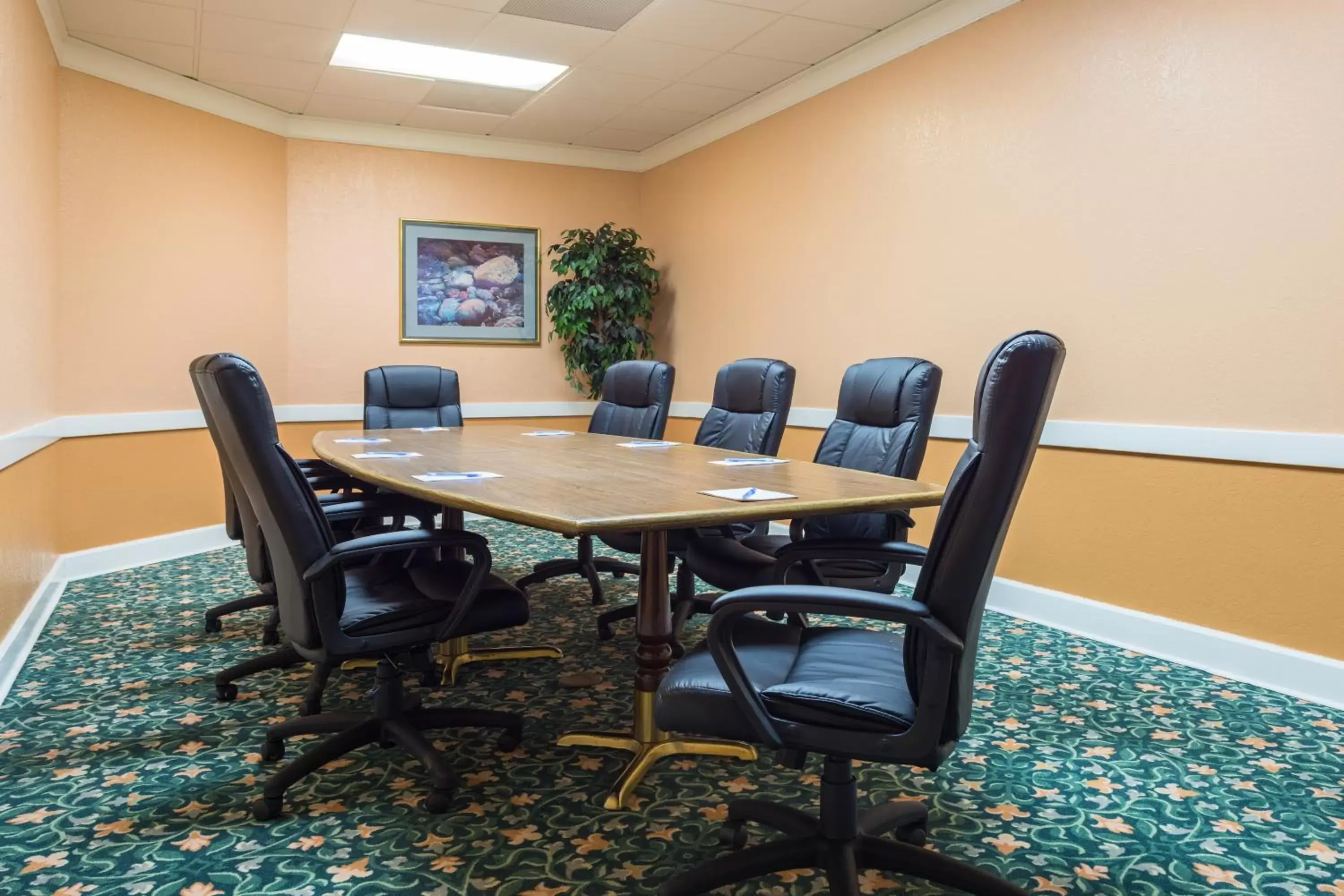 Meeting/conference room in Super 8 by Wyndham Little Rock/Otter Creek
