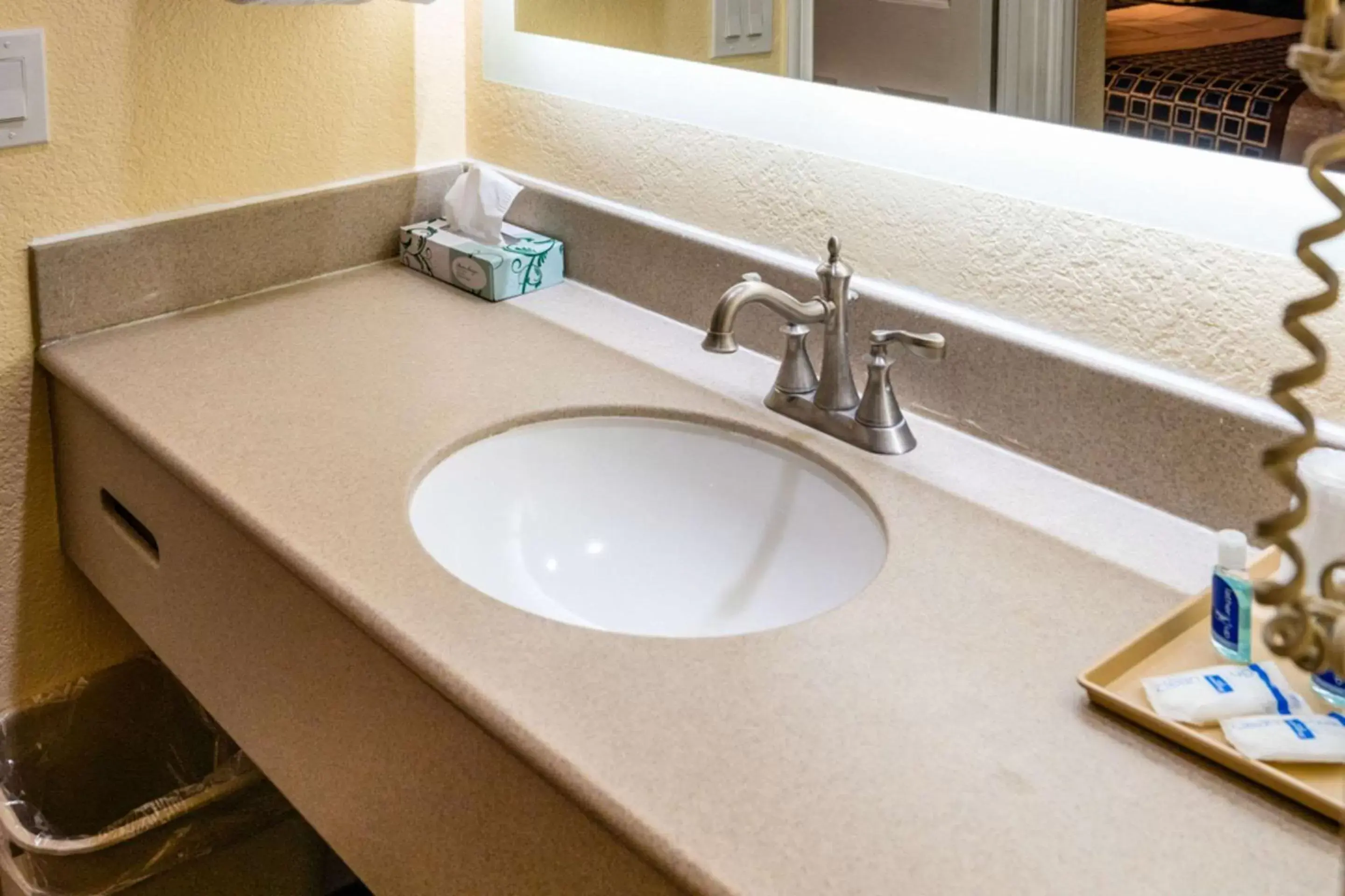 Bathroom in Rodeway Inn & Suites Colton-Riverside