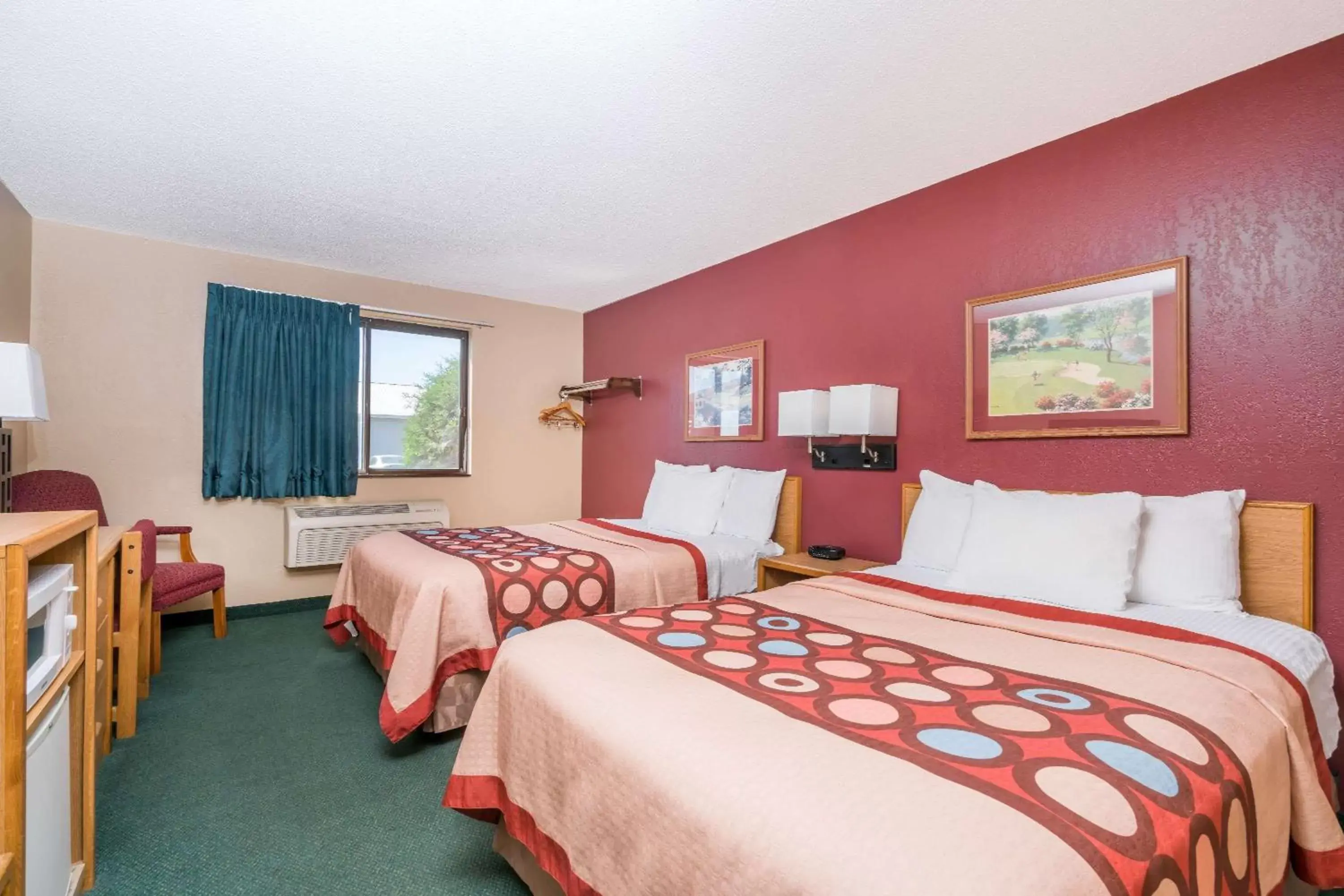 Photo of the whole room, Bed in Super 8 by Wyndham Baxter/Brainerd Area