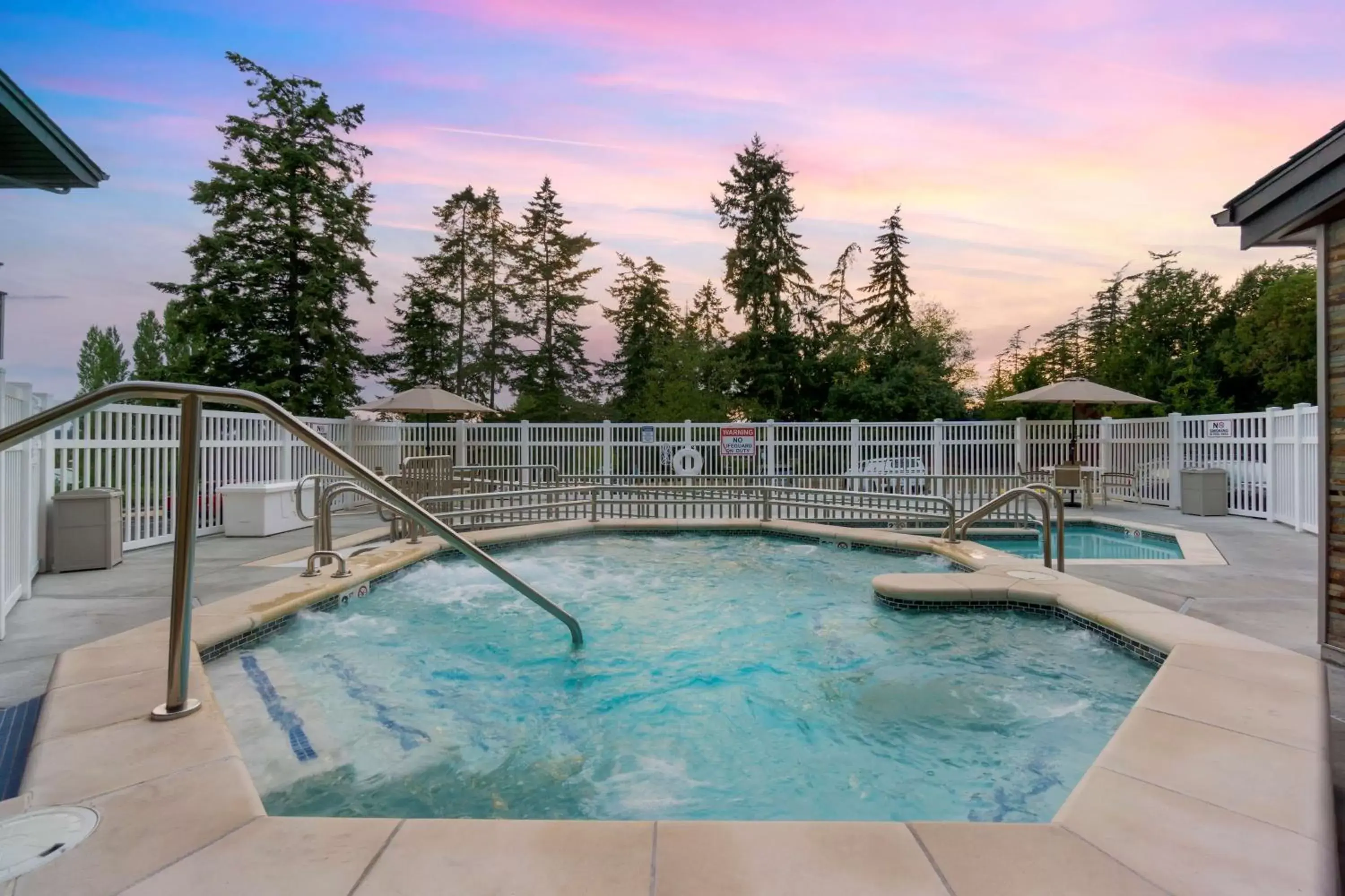 Pool view, Swimming Pool in Best Western Plus Oak Harbor Hotel and Conference Center