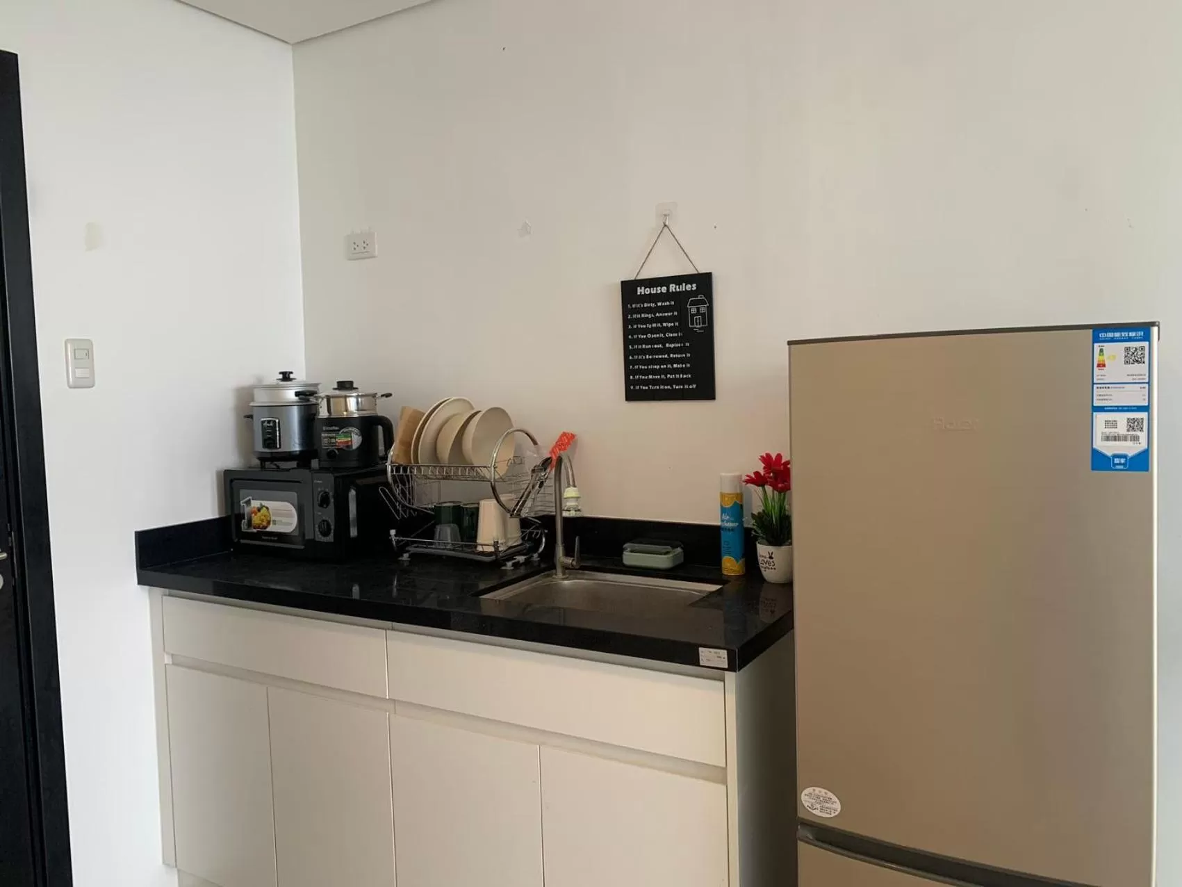 Cebu City Condo Hotel in Meridian with Netflix and WIFI, near Ayala and IT Park U7 09 11