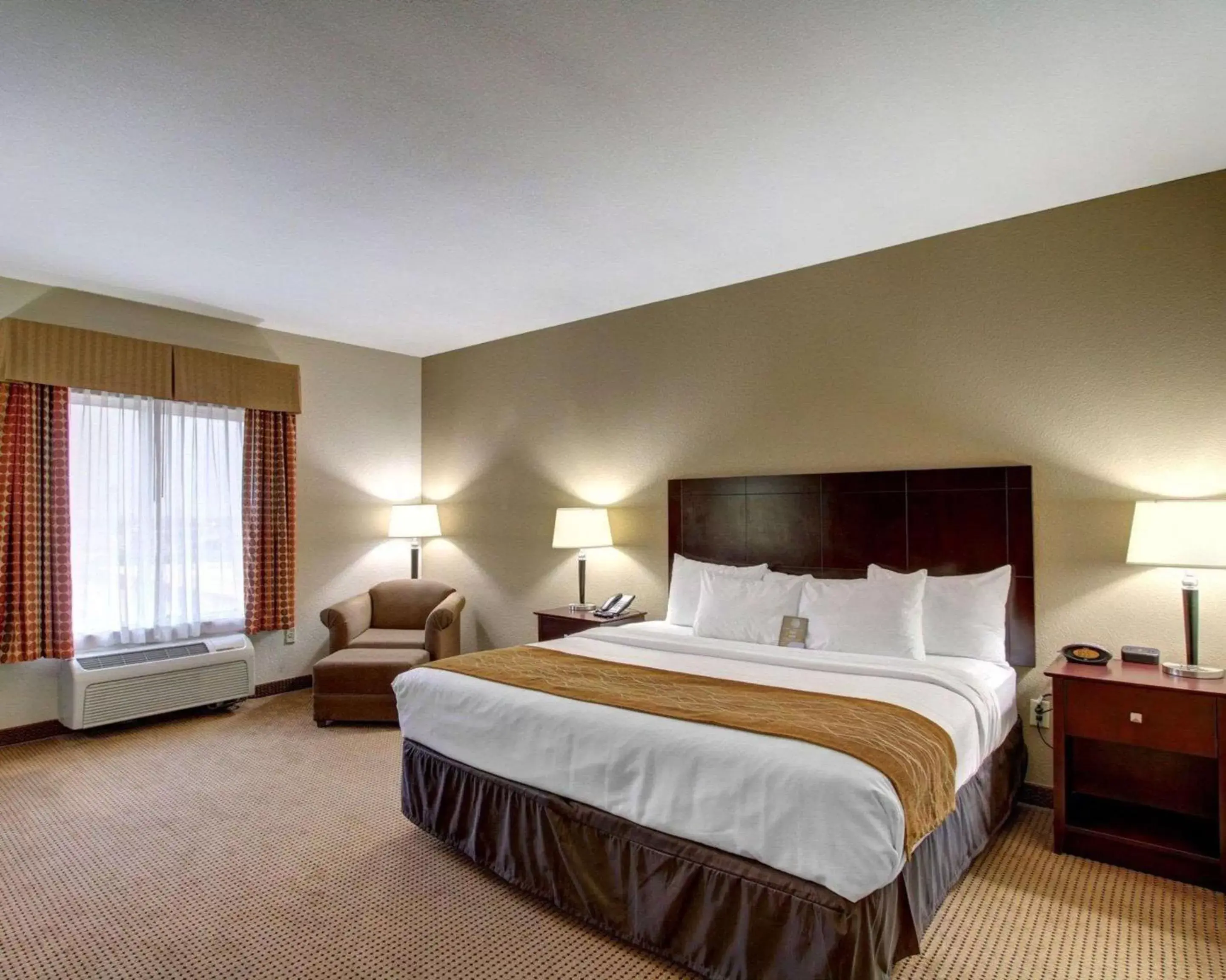 Photo of the whole room, Bed in Comfort Inn & Suites Alvarado