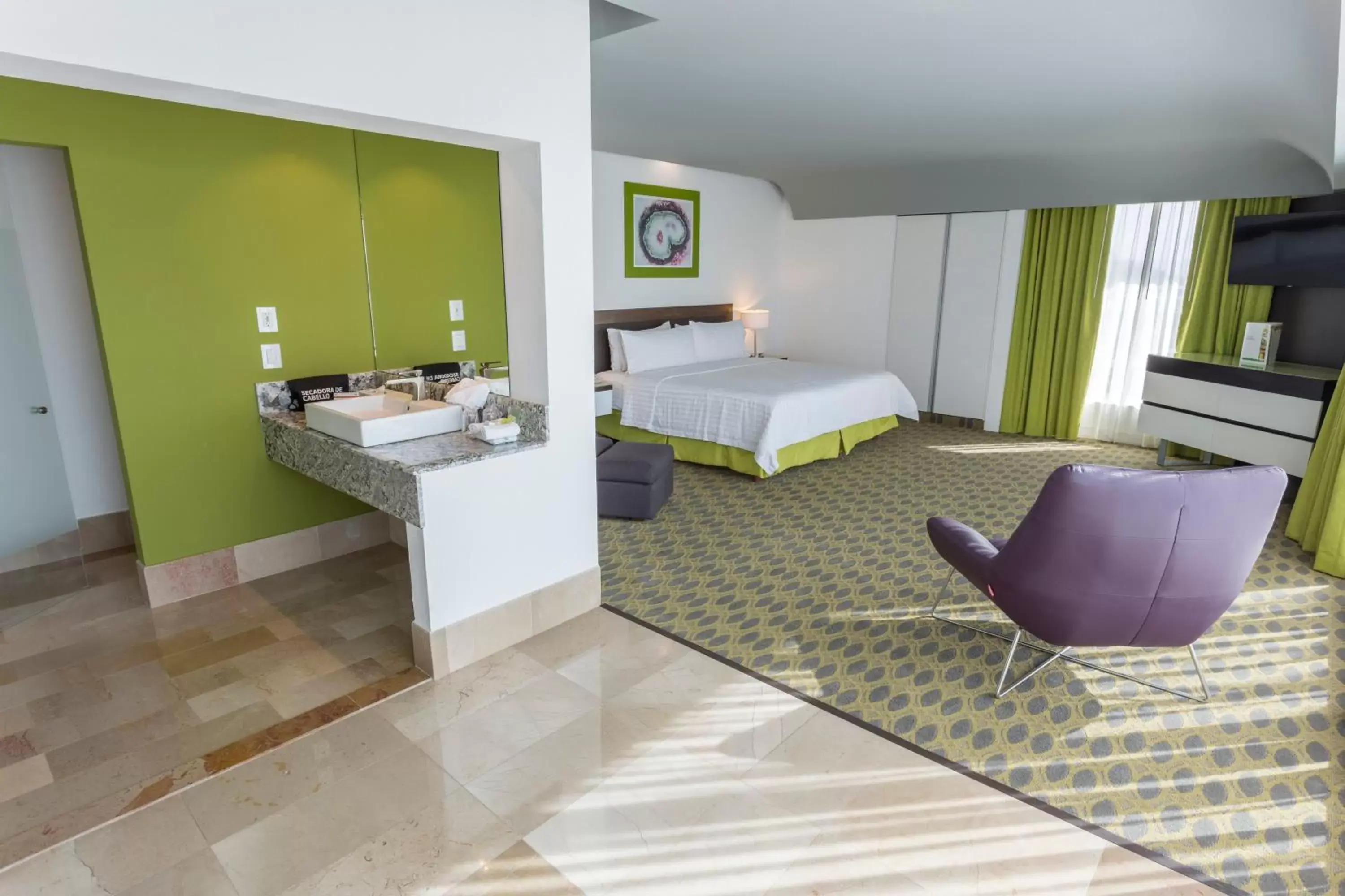 Photo of the whole room in Holiday Inn Queretaro Zona Krystal, an IHG Hotel