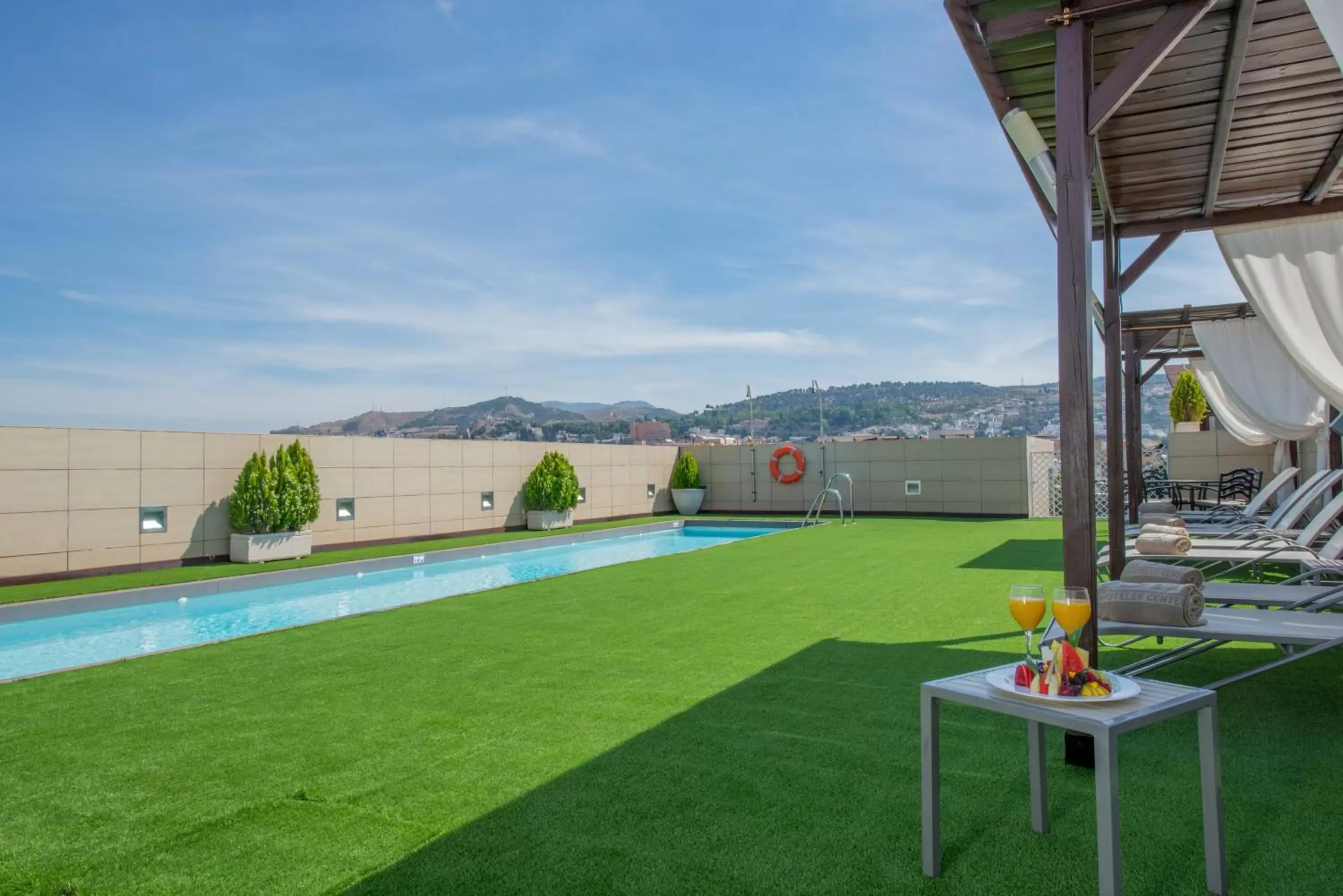 Swimming pool in Hotel Andalucía Center