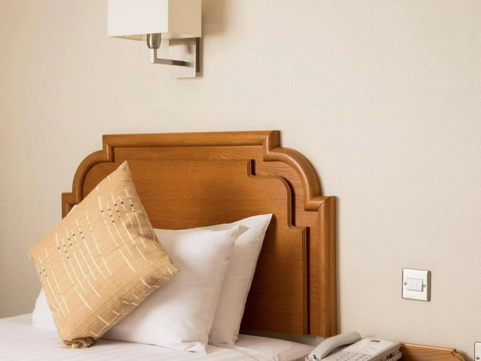 Classic Twin Room in Mercure Bristol North The Grange Hotel Classic Twin Room in Mercure Bristol North The Grange Hotel