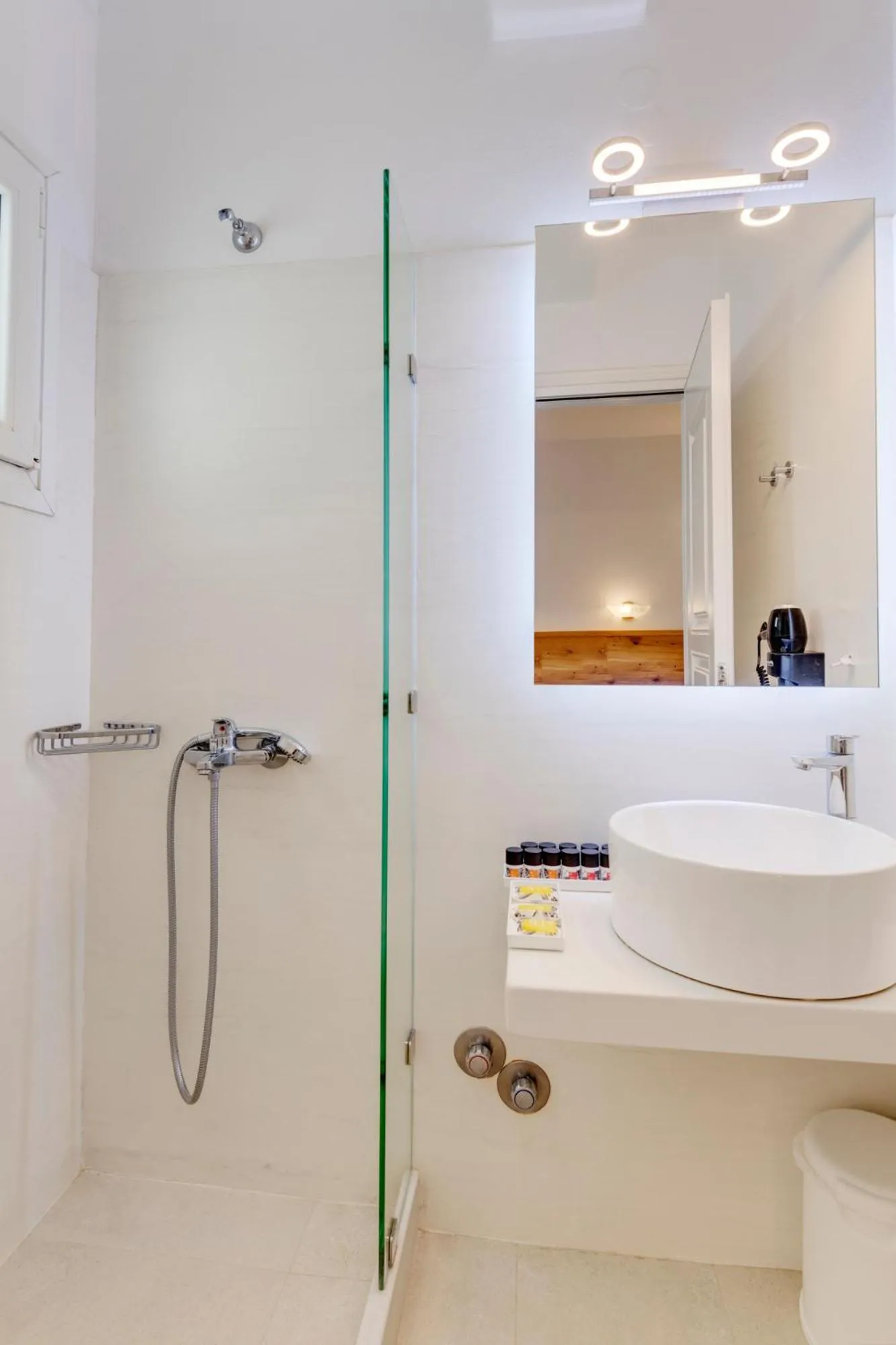 Bathroom in Makis Place