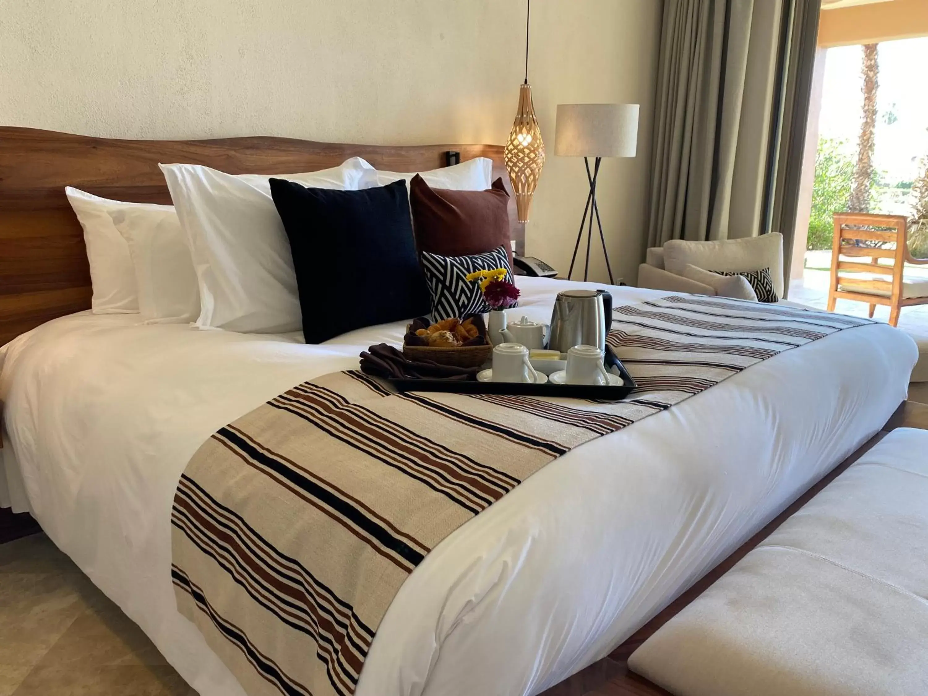 room service, Bed in Zoetry Casa del Mar Los Cabos