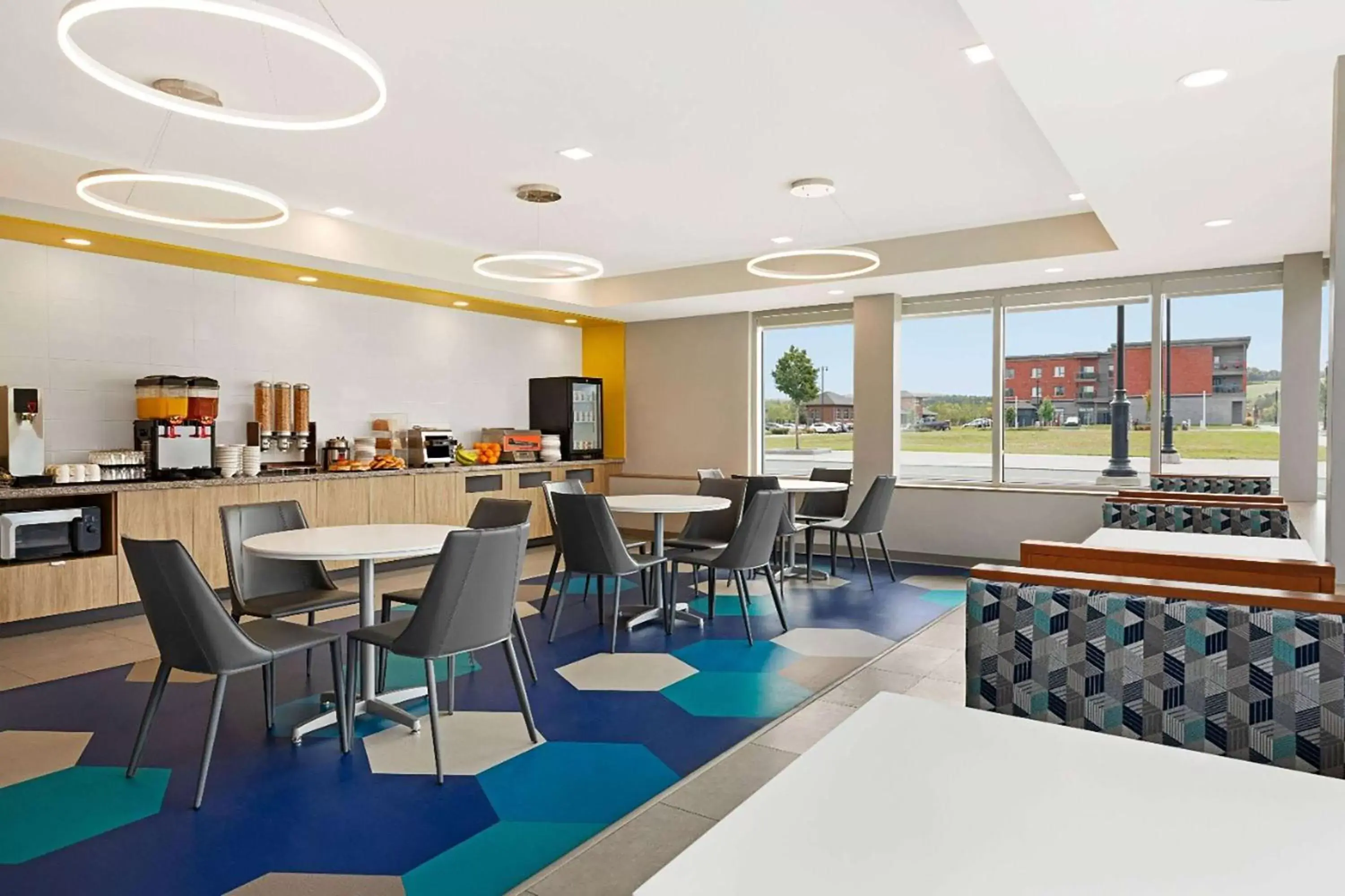 Lobby or reception, Restaurant/Places to Eat in Microtel Inn & Suites by Wyndham Lachute