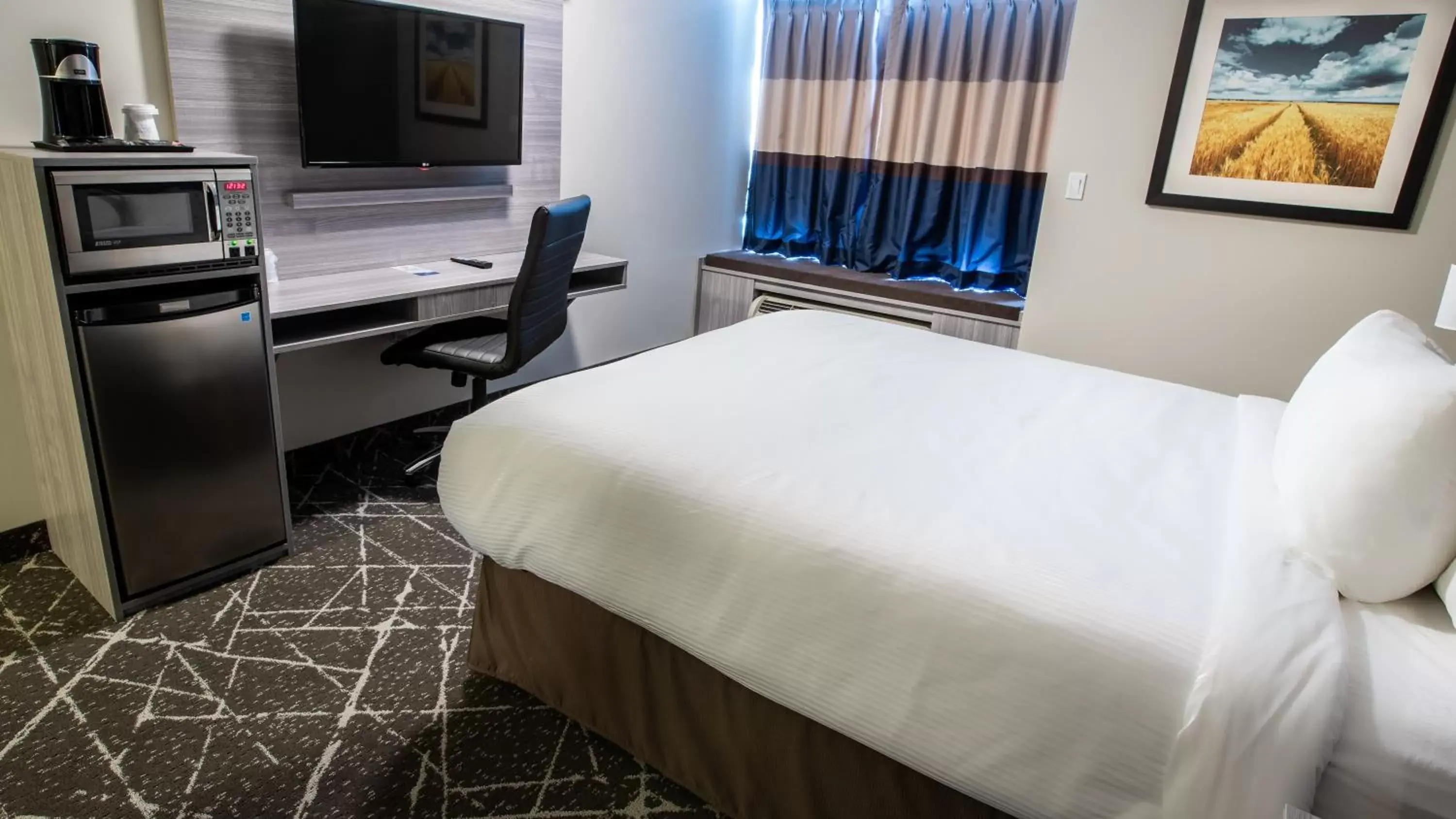 Bed in Microtel Inn & Suites by Wyndham Lloydminster