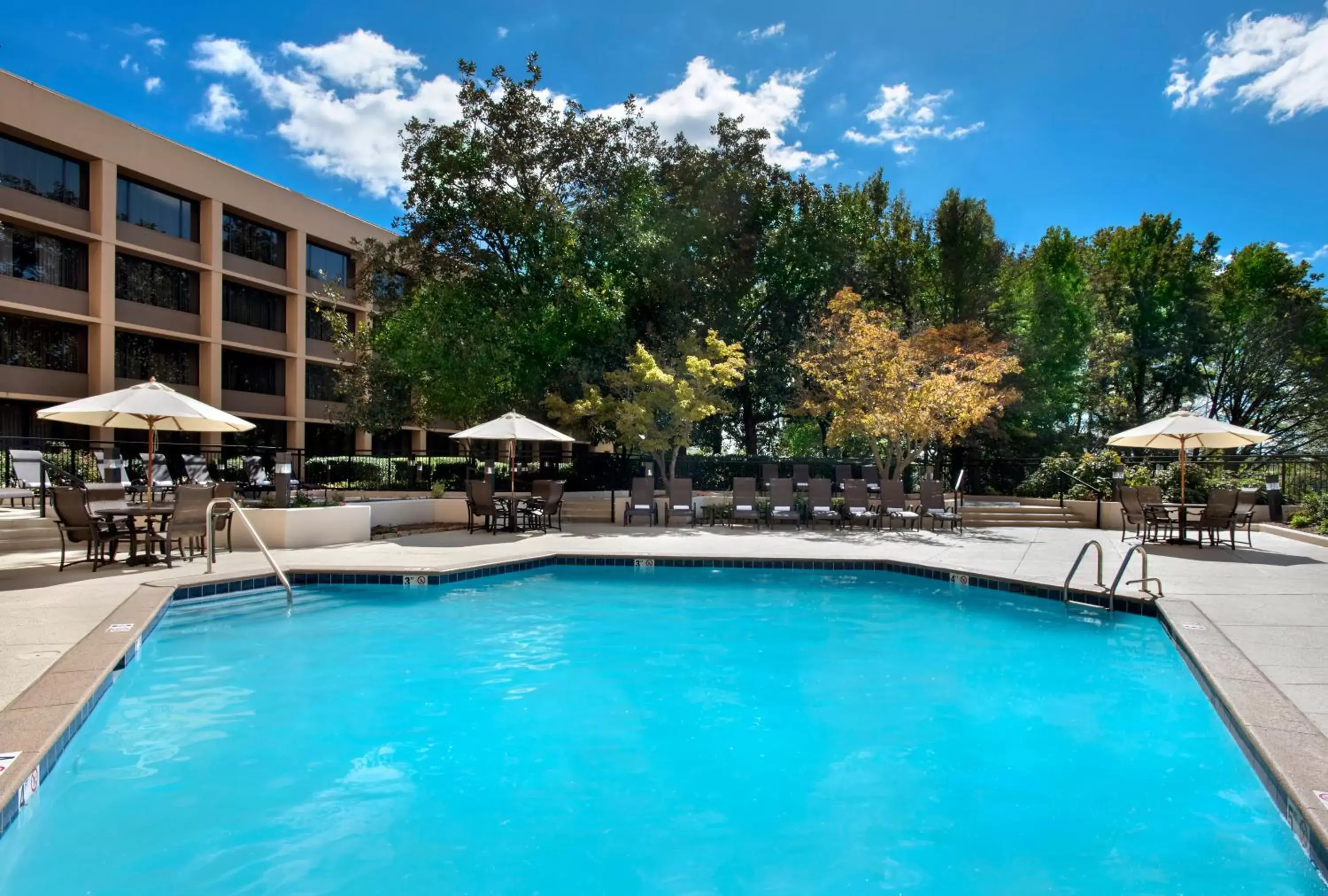 Swimming Pool in Sonesta Nashville Airport