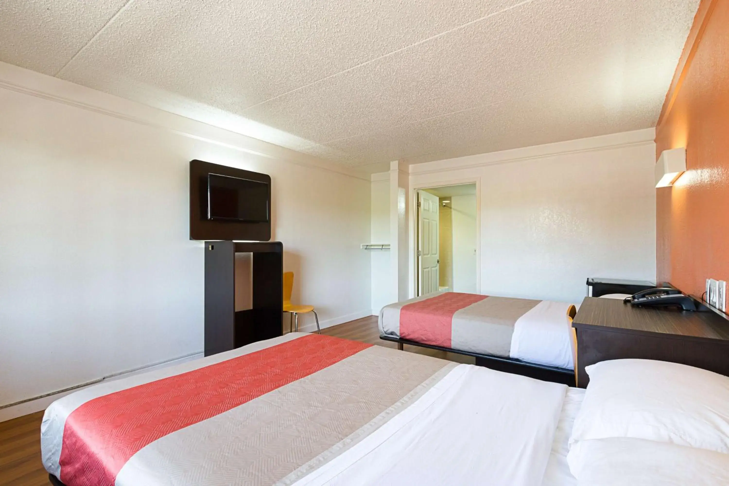 TV and multimedia, Bed in Motel 6-Dallas, TX - Market Center