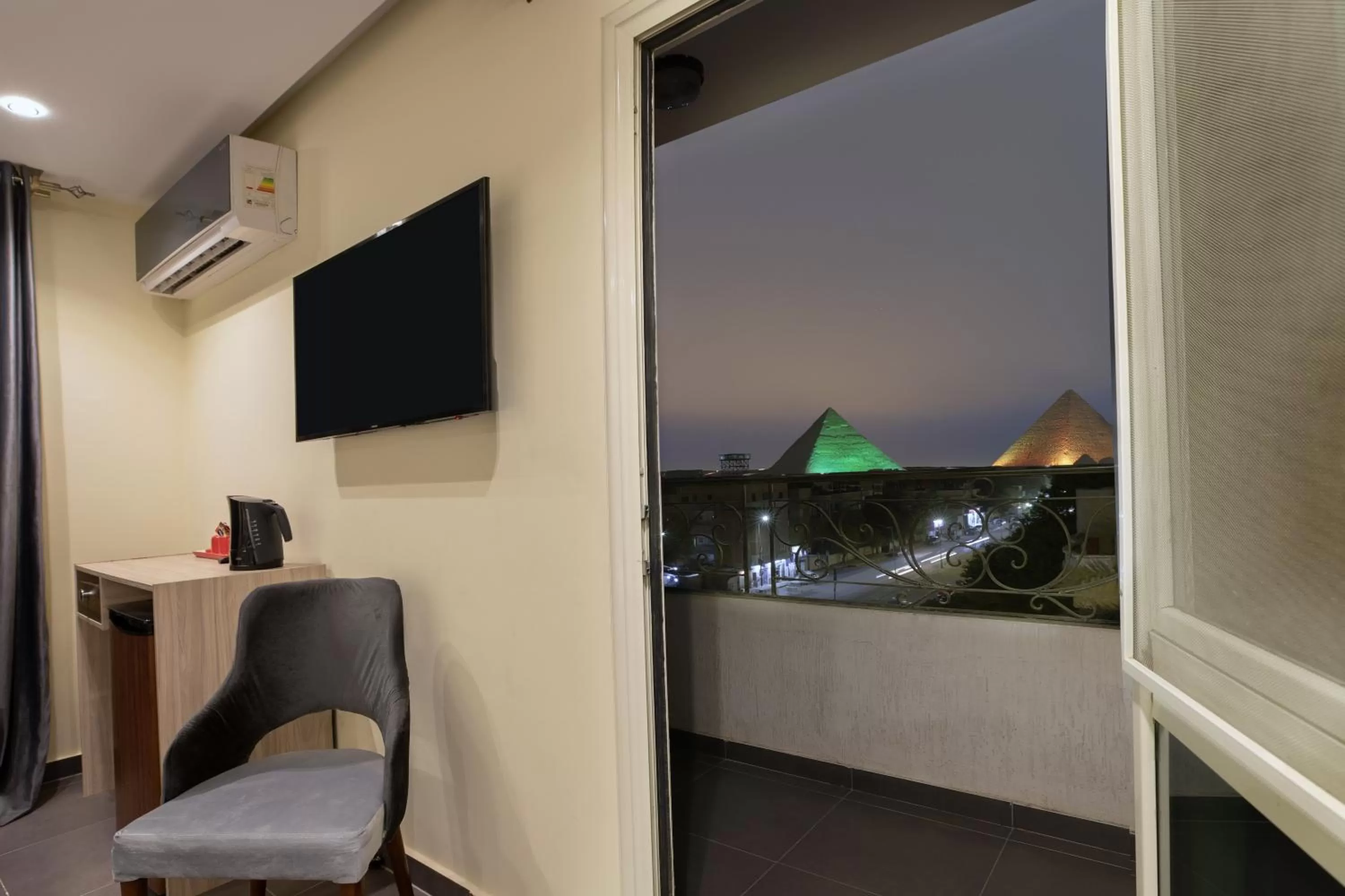 Communal lounge/ TV room in Brothers Pyramids View