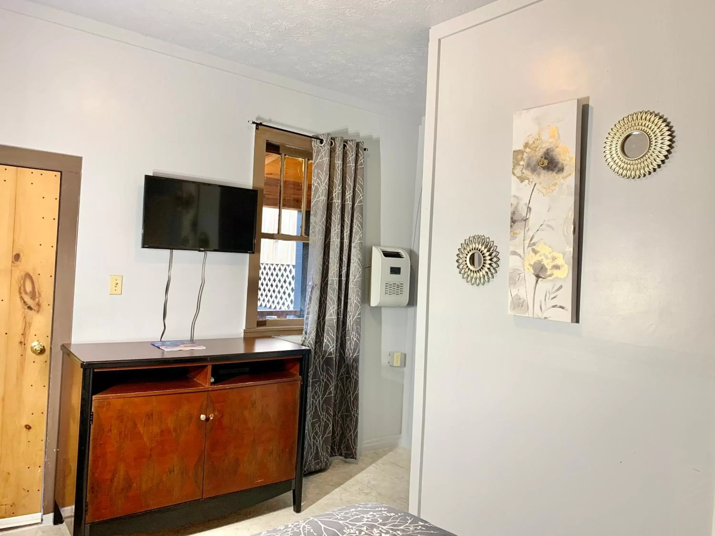 Queen Room in Spring Creek Hotel Queen Room in Spring Creek Hotel