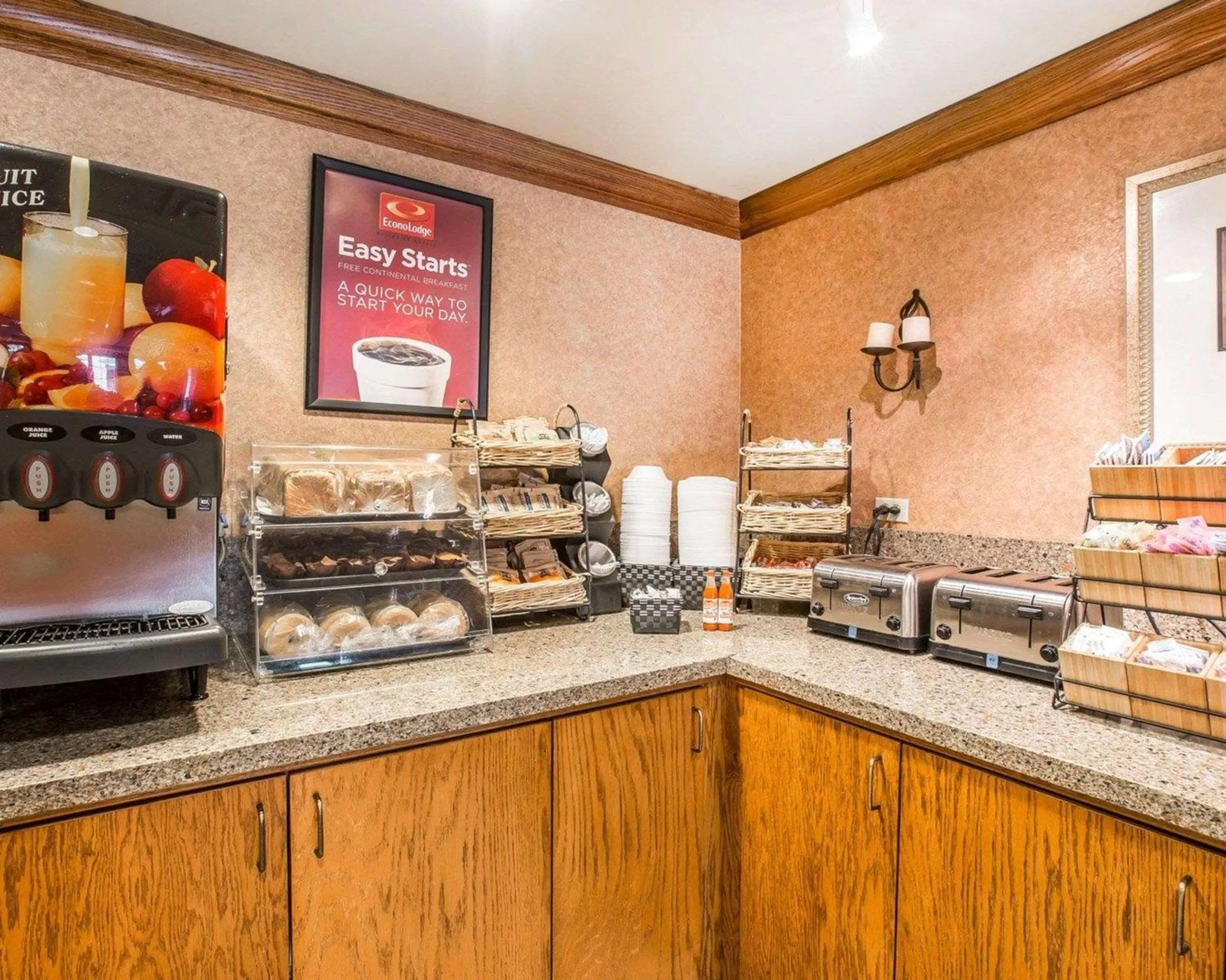 Restaurant/places to eat in Econo Lodge Pigeon Forge Riverside