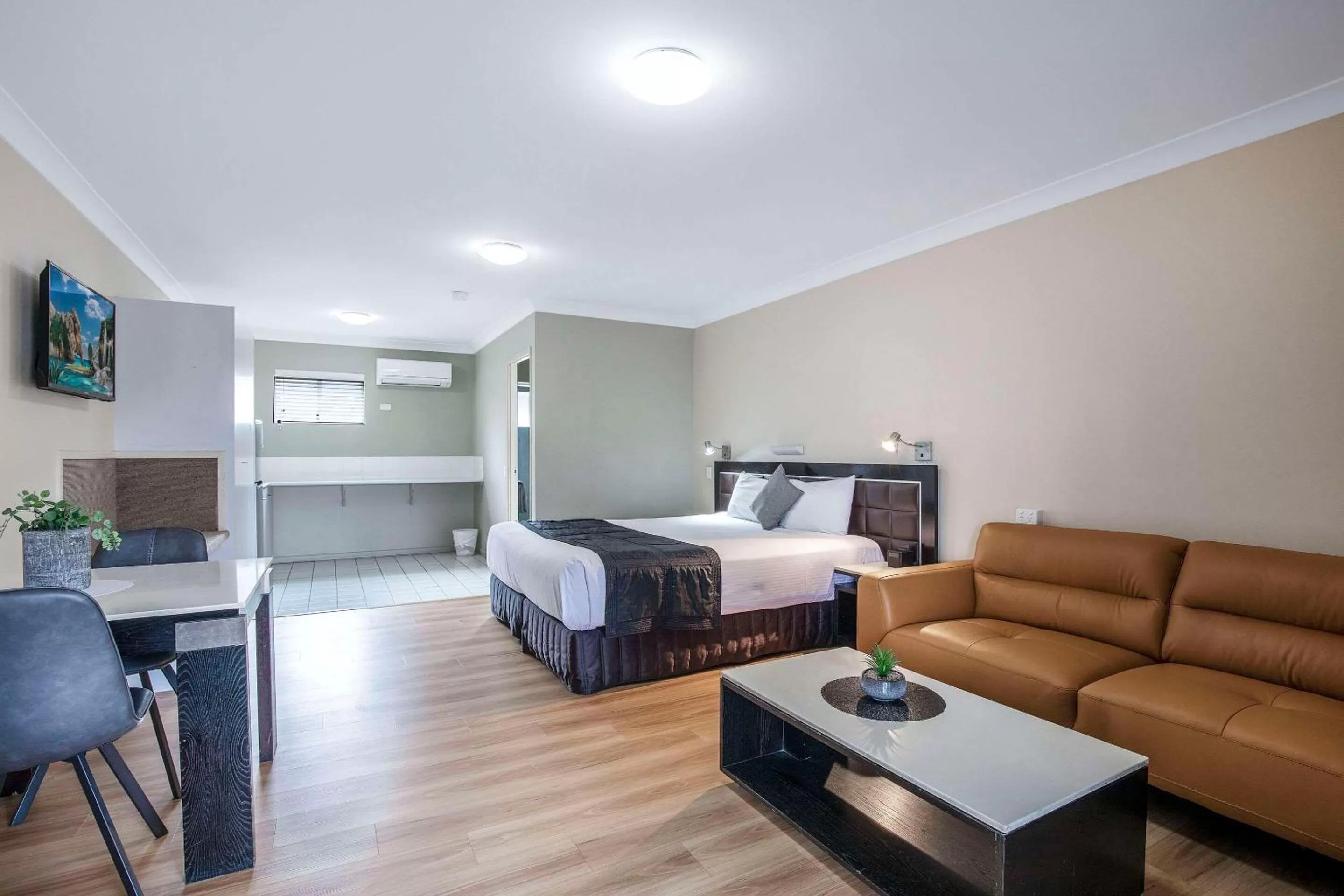 Bedroom, Bed in Comfort Inn North Brisbane
