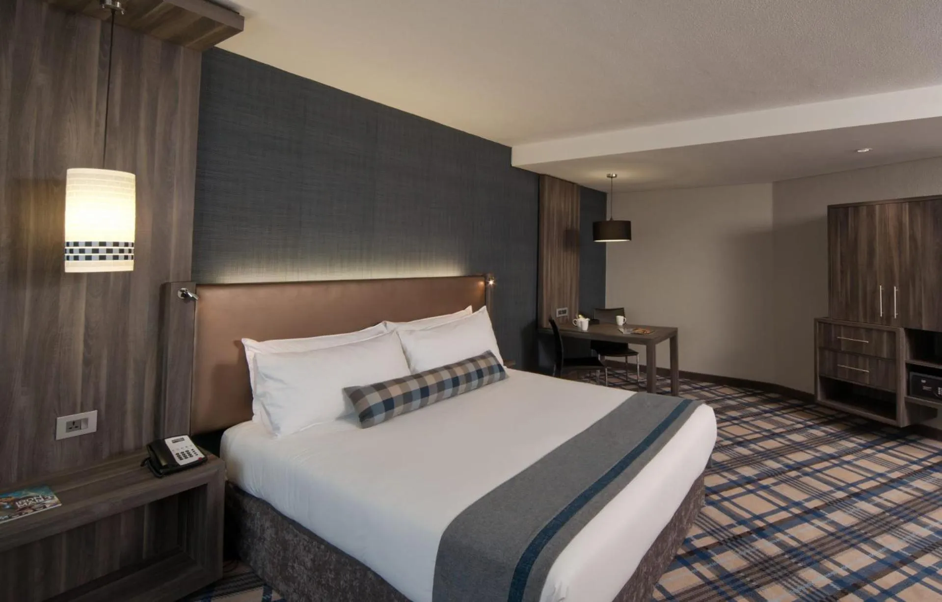 Bedroom, Bed in Garden Court Milpark, Johannesburg