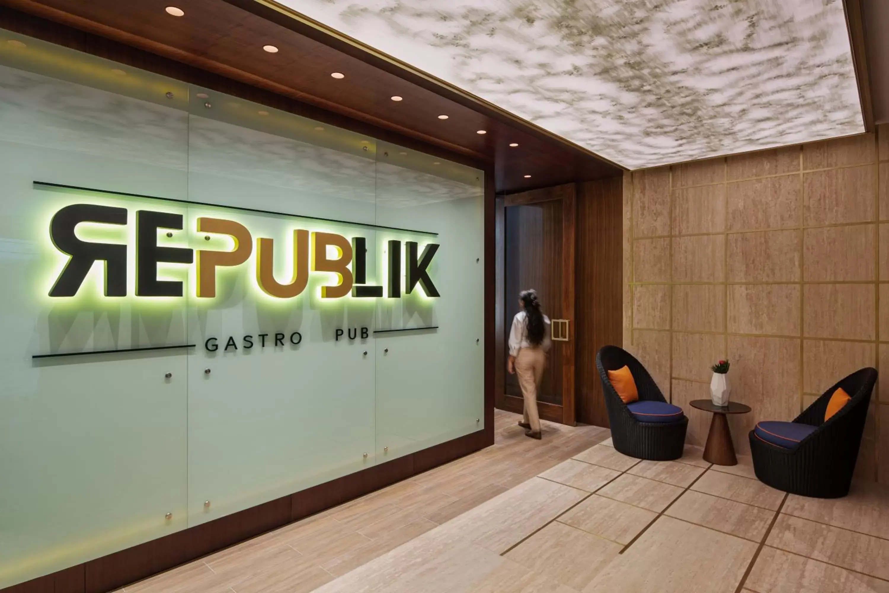 Restaurant/places to eat in JA Lake View Hotel, Dubai Restaurant/places to eat in JA Lake View Hotel, Dubai