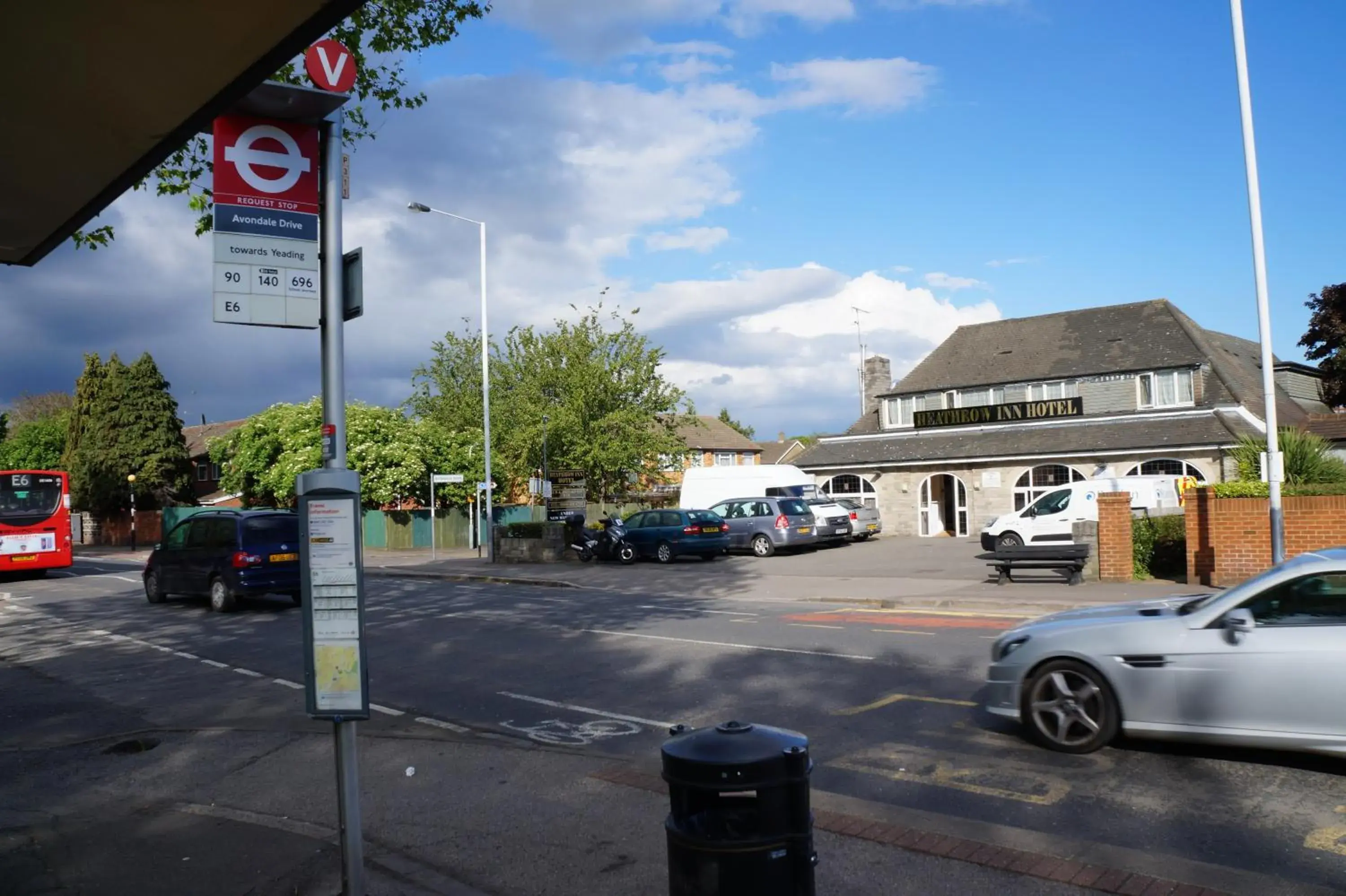 Area and facilities in Heathrow Inn Hotel