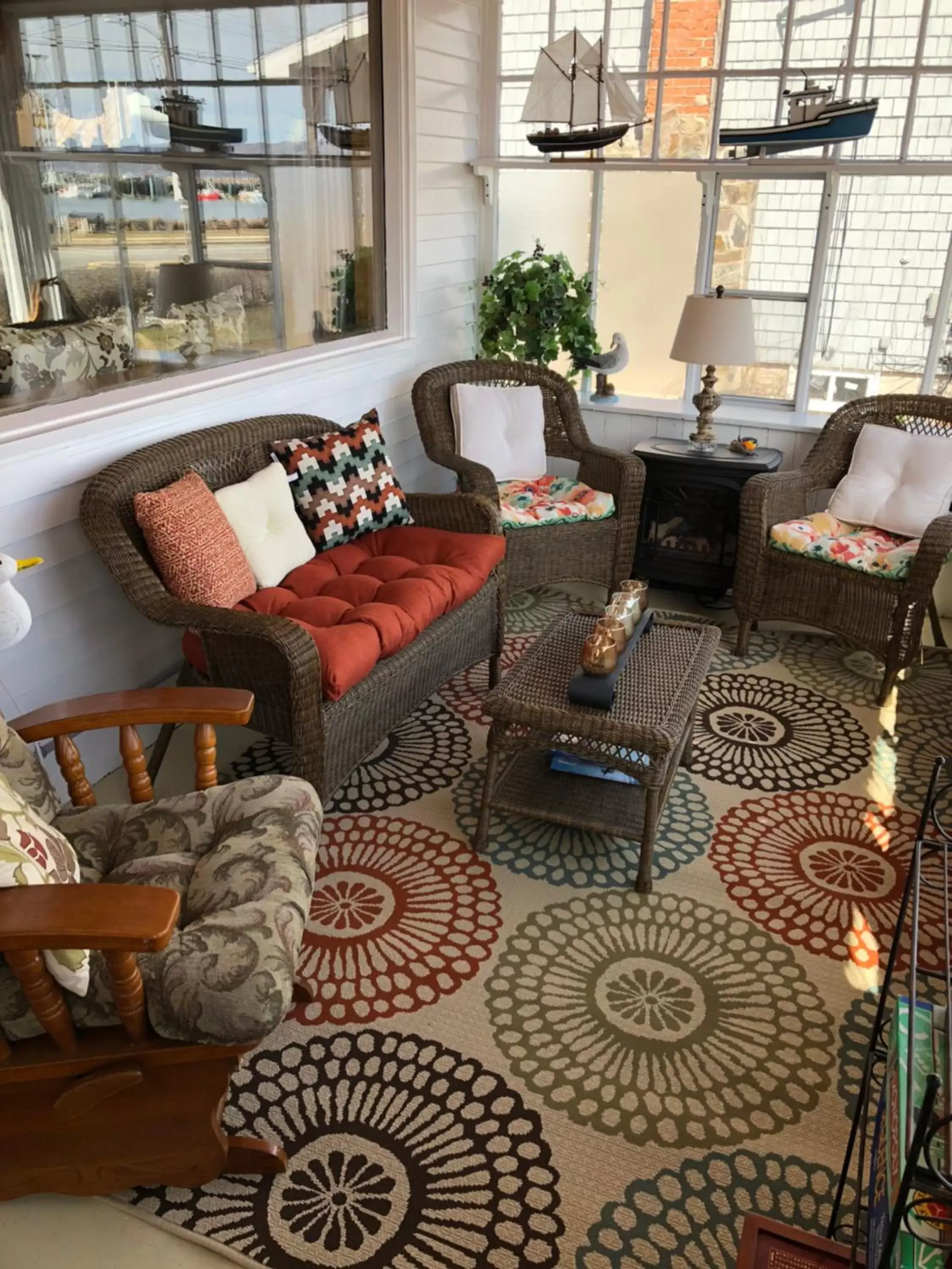 Balcony/Terrace, Seating Area in Bayside Inn