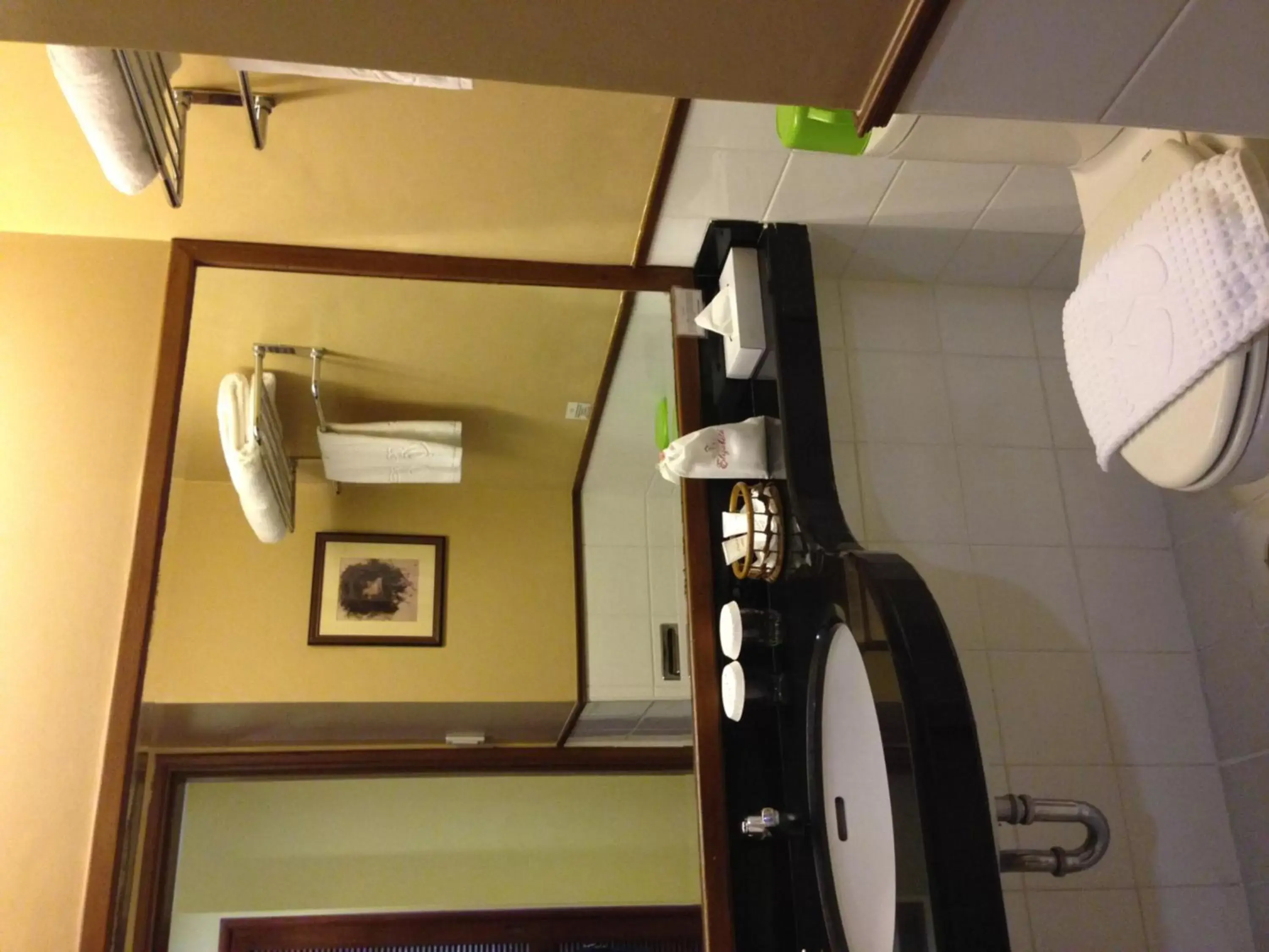 Bathroom in Hotel Elizabeth - Baguio