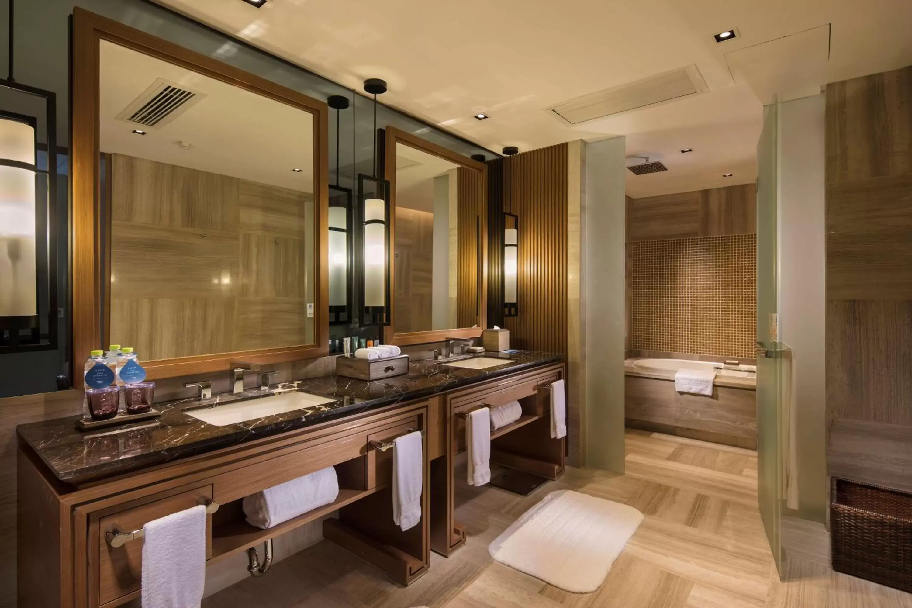 Bathroom in Hilton Wuhan Optics Valley