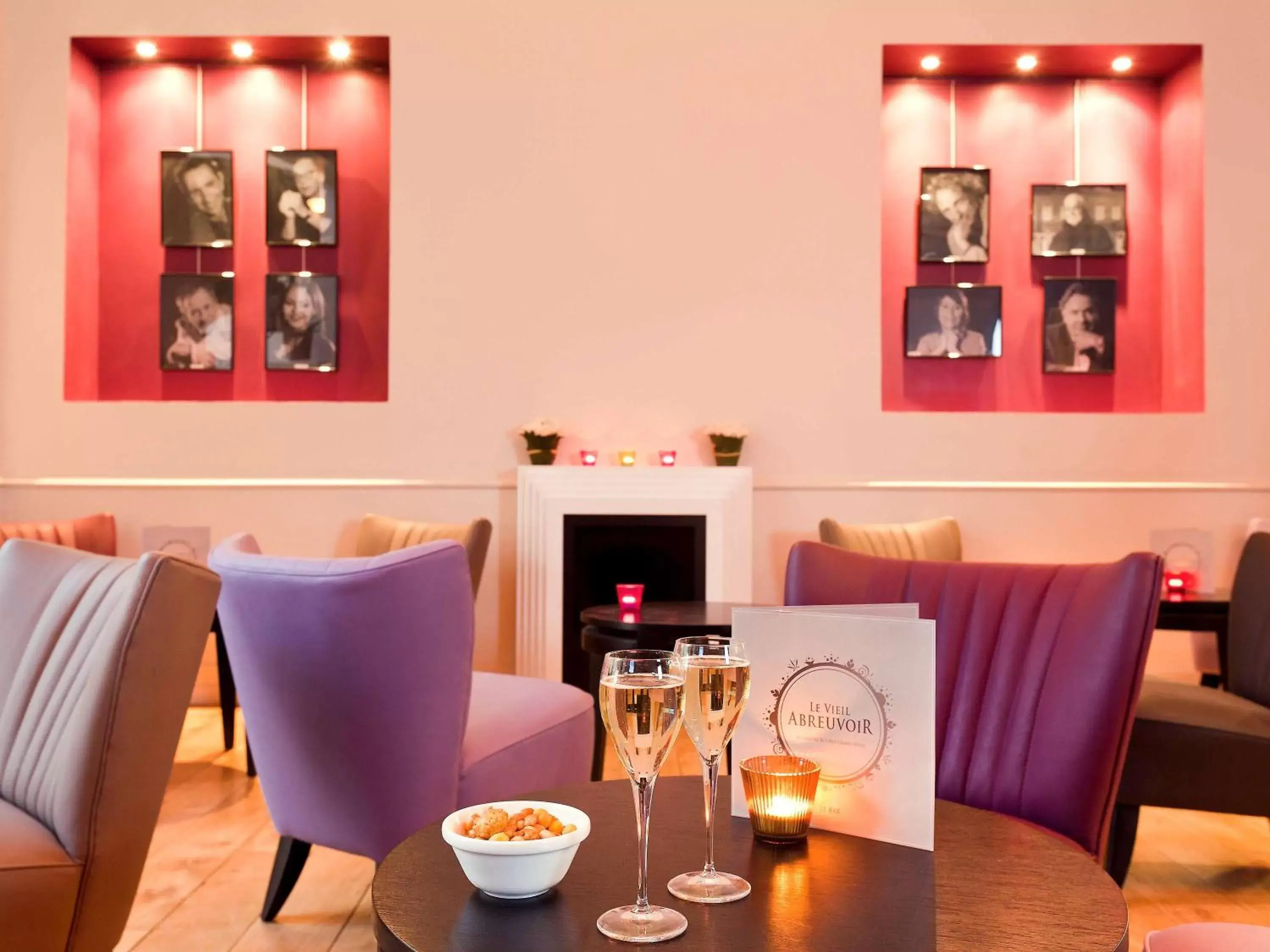 Lounge or bar, Restaurant/Places to Eat in Mercure Lille Roubaix Grand Hôtel