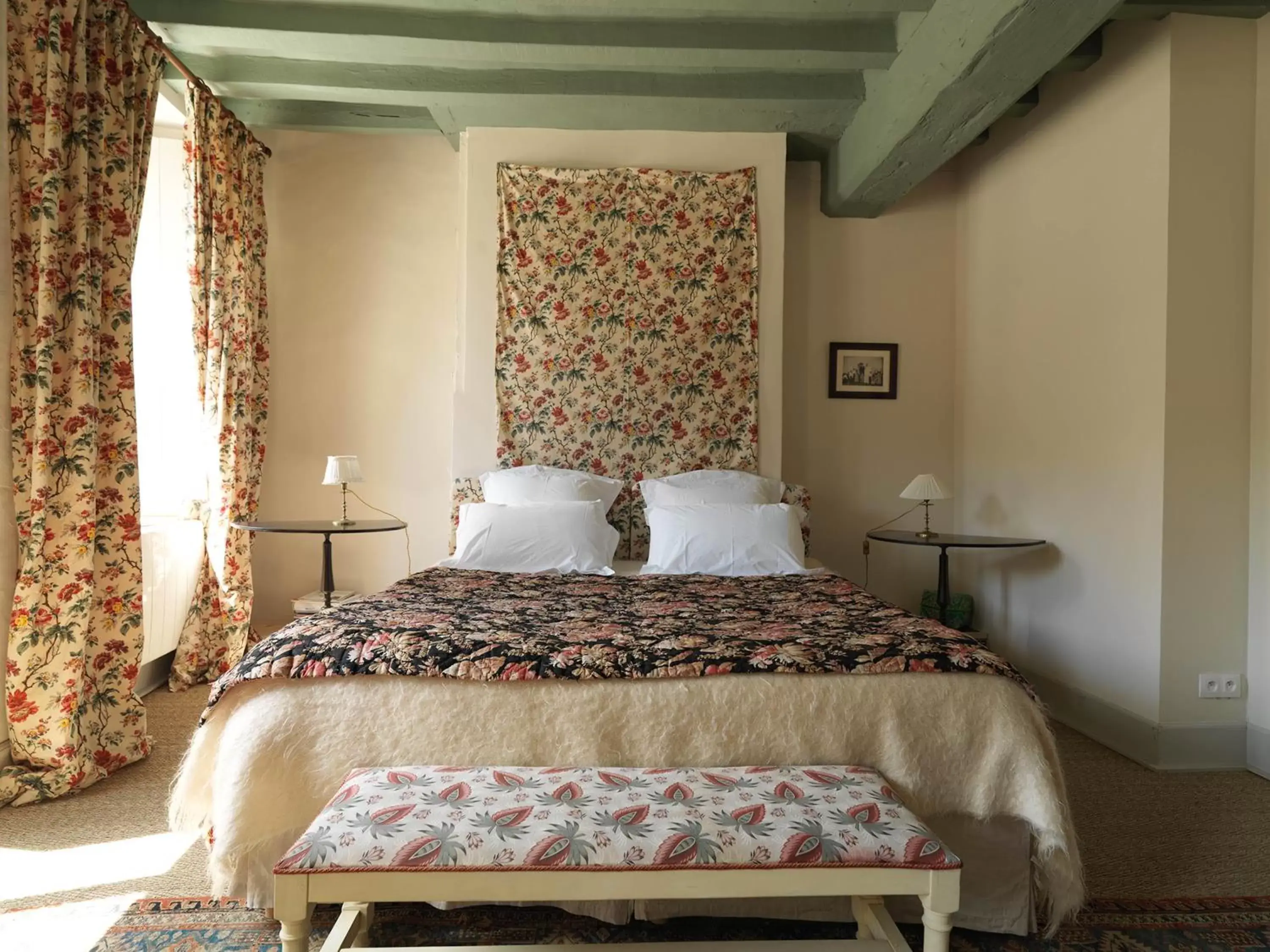 Bedroom, Bed in La maison Jeanne d'Arc