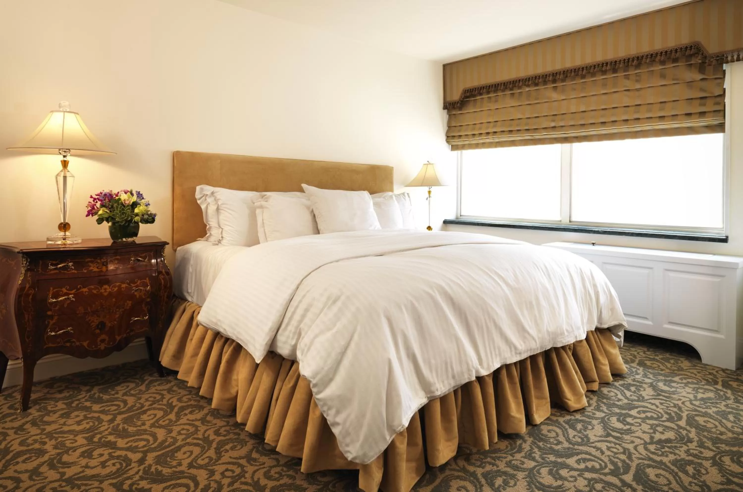 Bedroom, Bed in The Kimberly Hotel