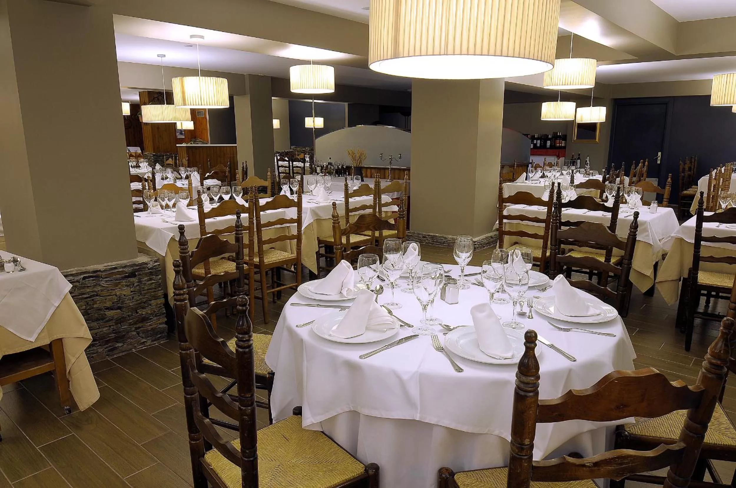 Restaurant/places to eat in Hotel Kandahar