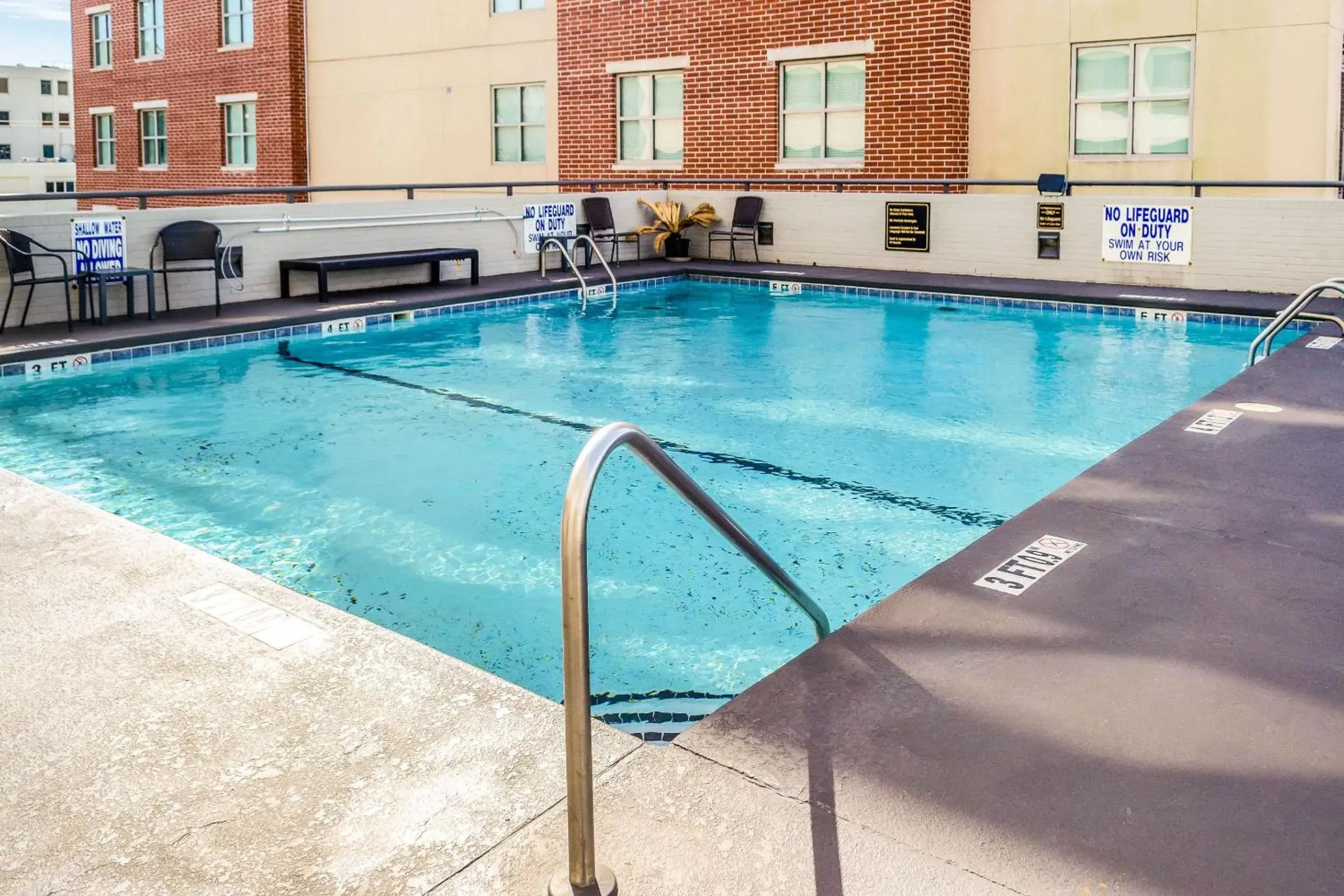 On site, Swimming Pool in Comfort Inn Downtown Charleston