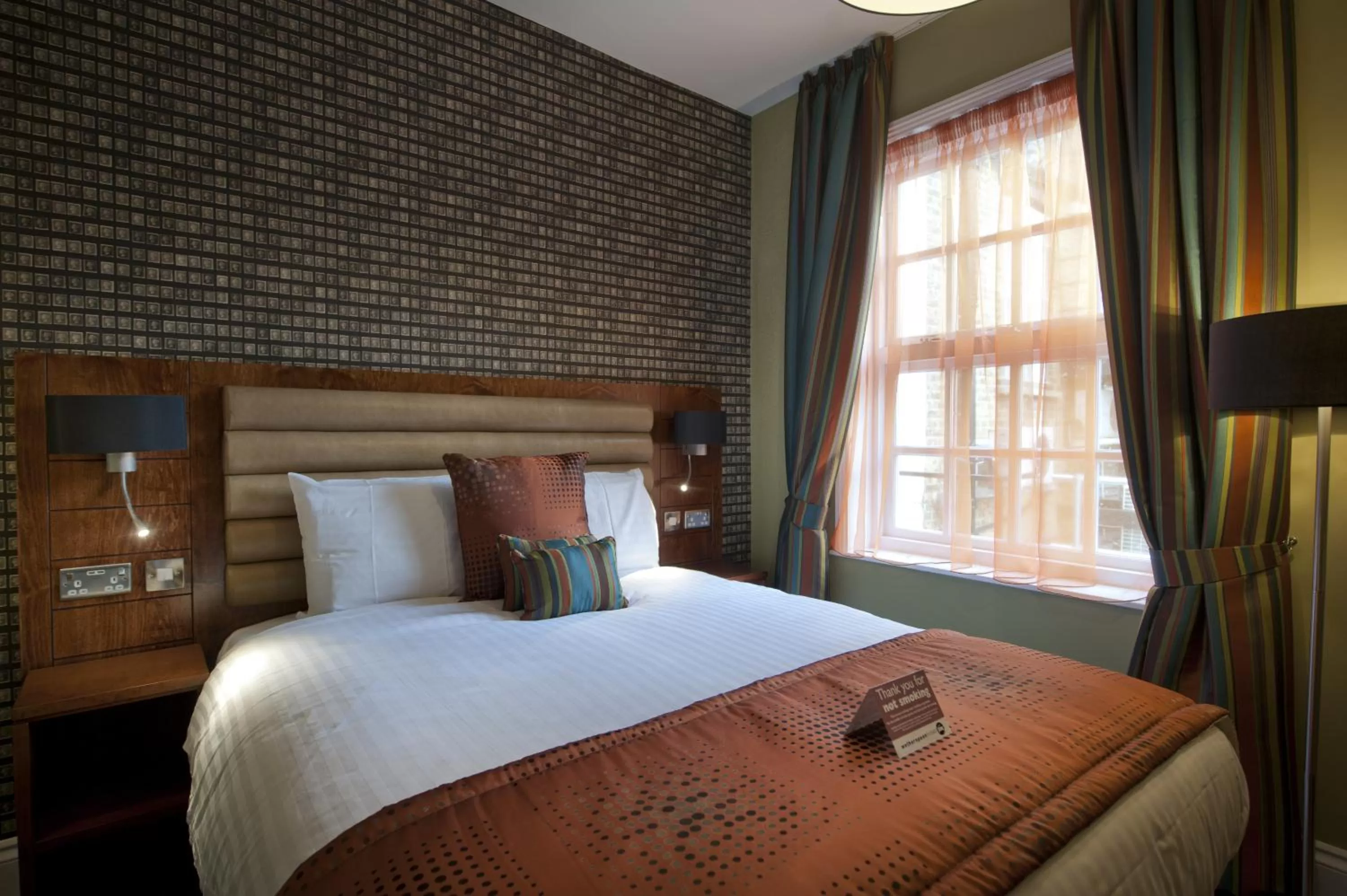 Photo of the whole room, Bed in The Last Post Wetherspoon Hotel