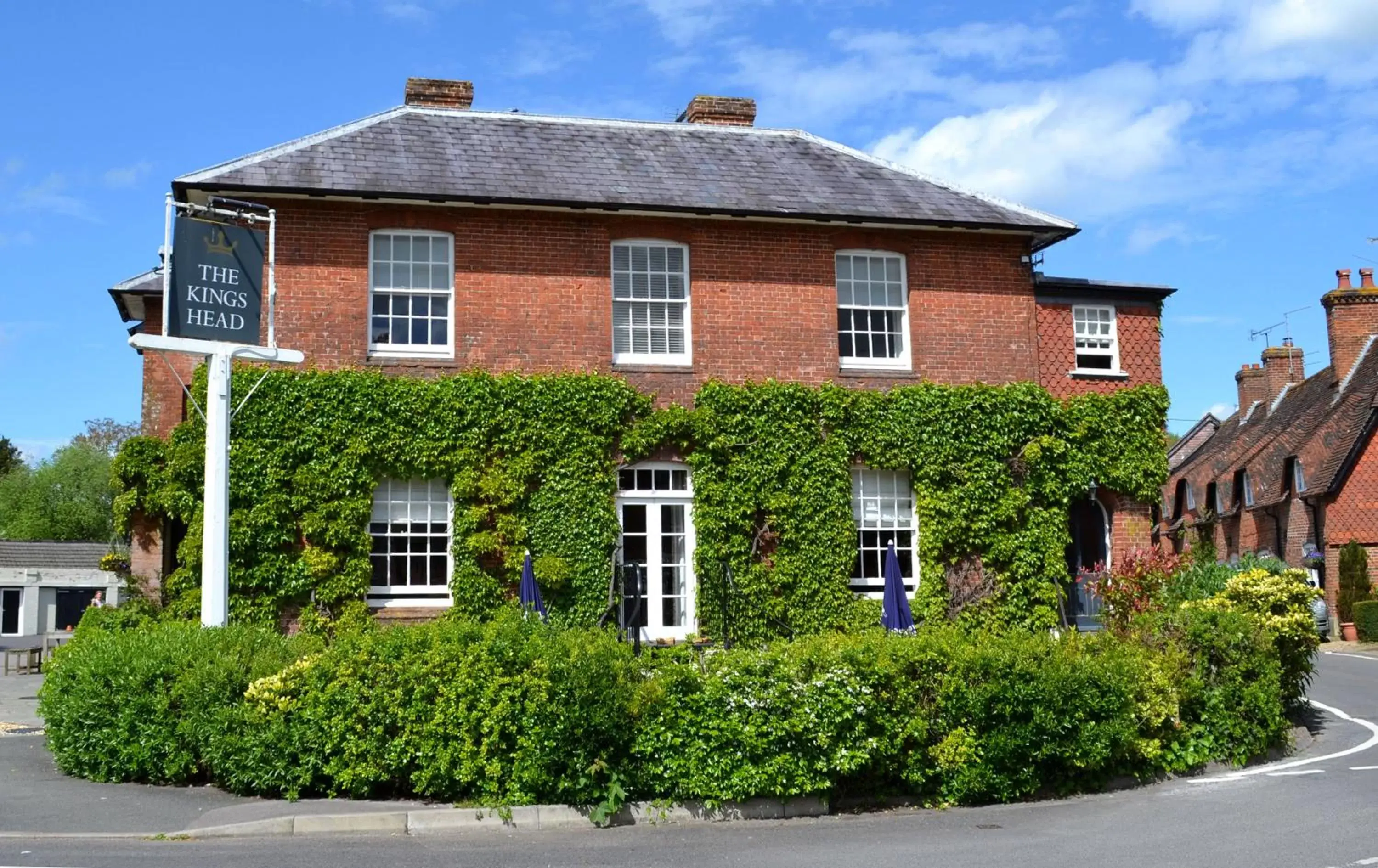 Facade/entrance, Property Building in The King's Head