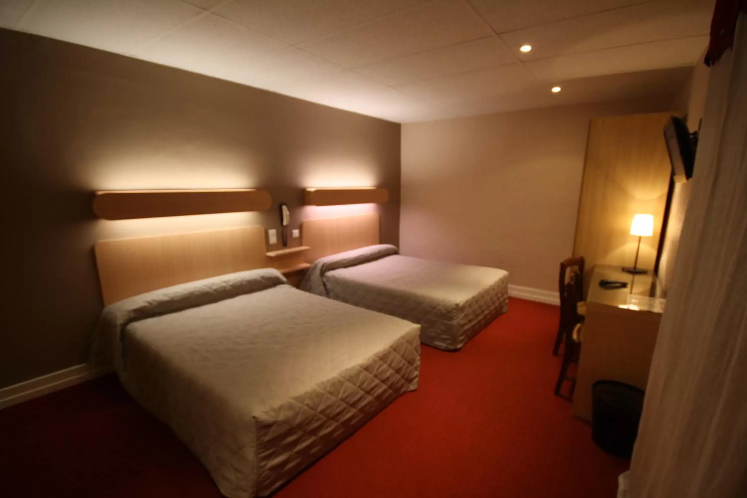 Photo of the whole room, Bed in Logis Hotel L'ange Couronne