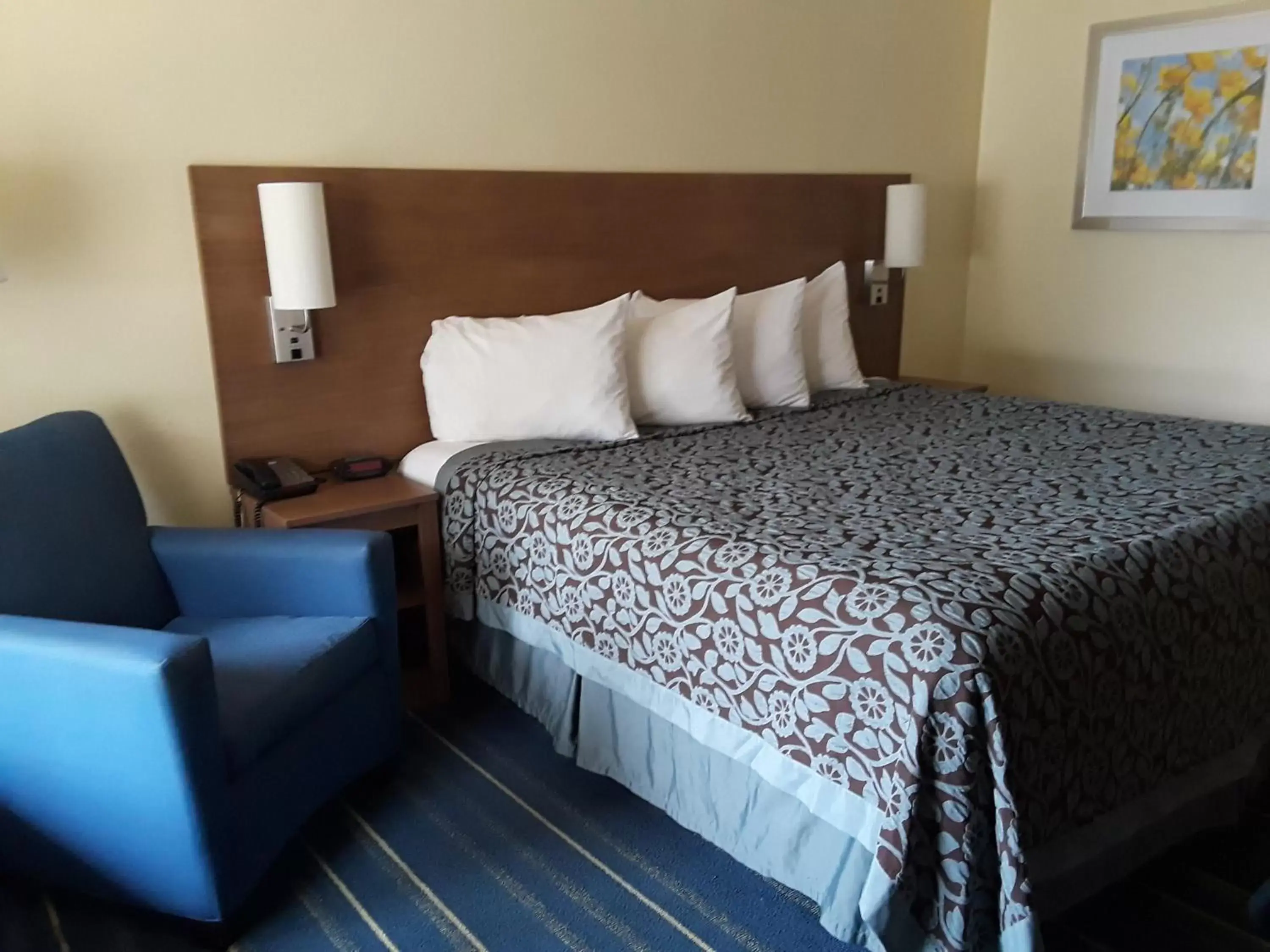 Photo of the whole room, Bed in Days Inn by Wyndham Newark Wilmington