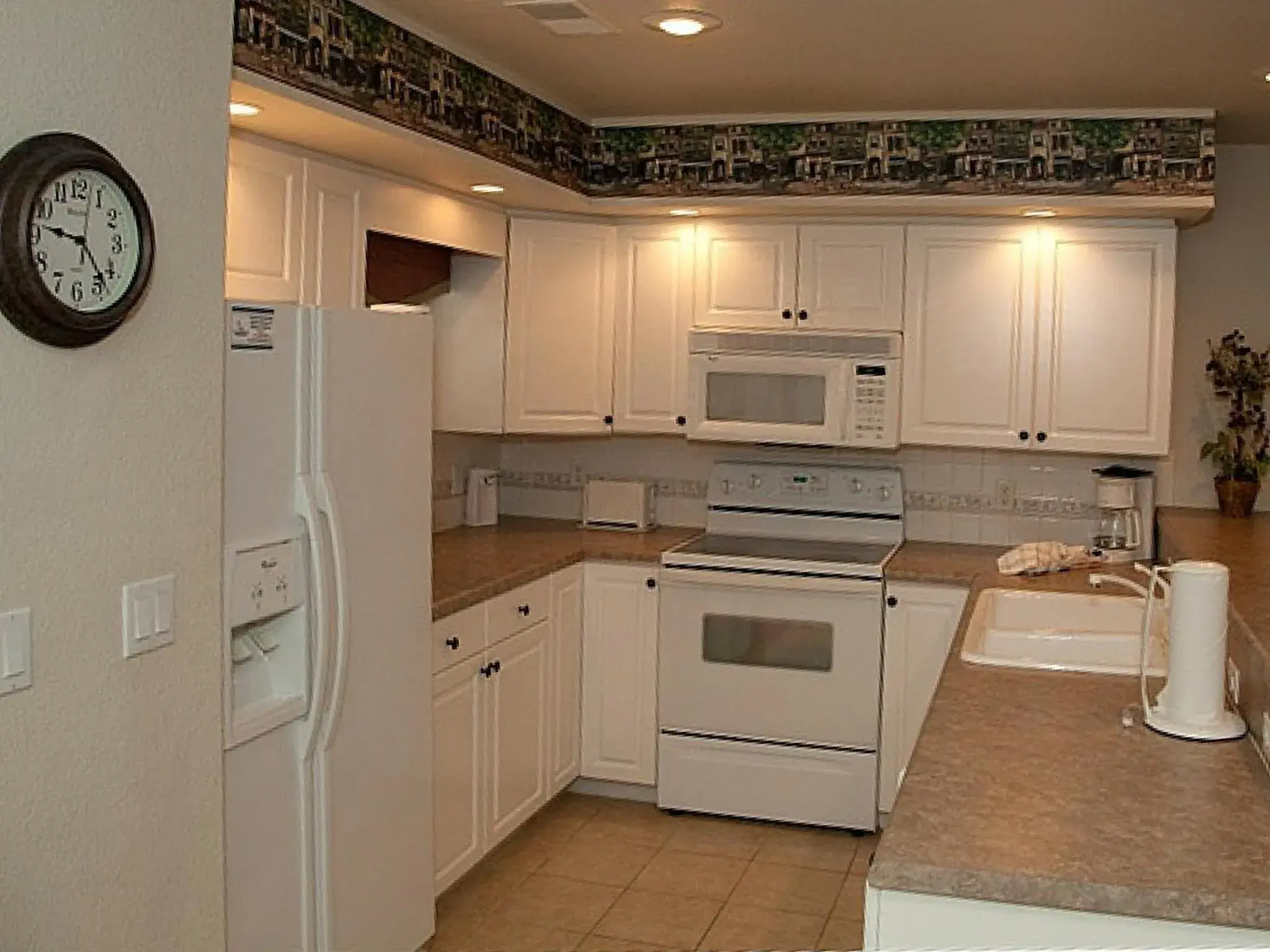 Kitchen or kitchenette, Kitchen/Kitchenette in French Quarter Resort