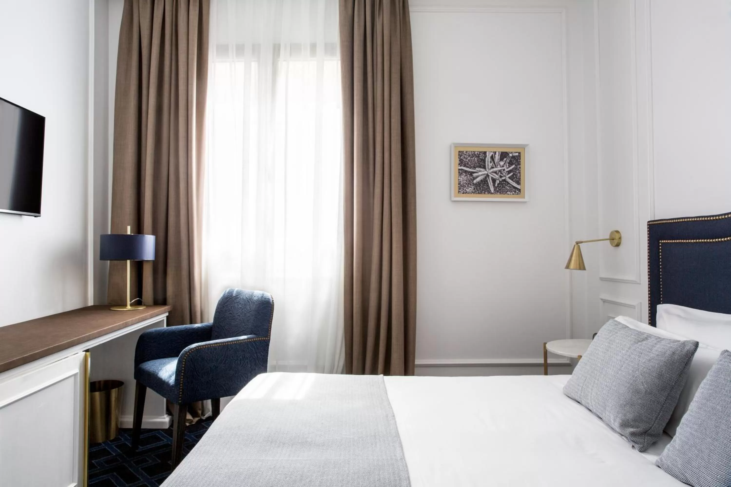 Bed in Hotel Midmost by Majestic Hotel Group