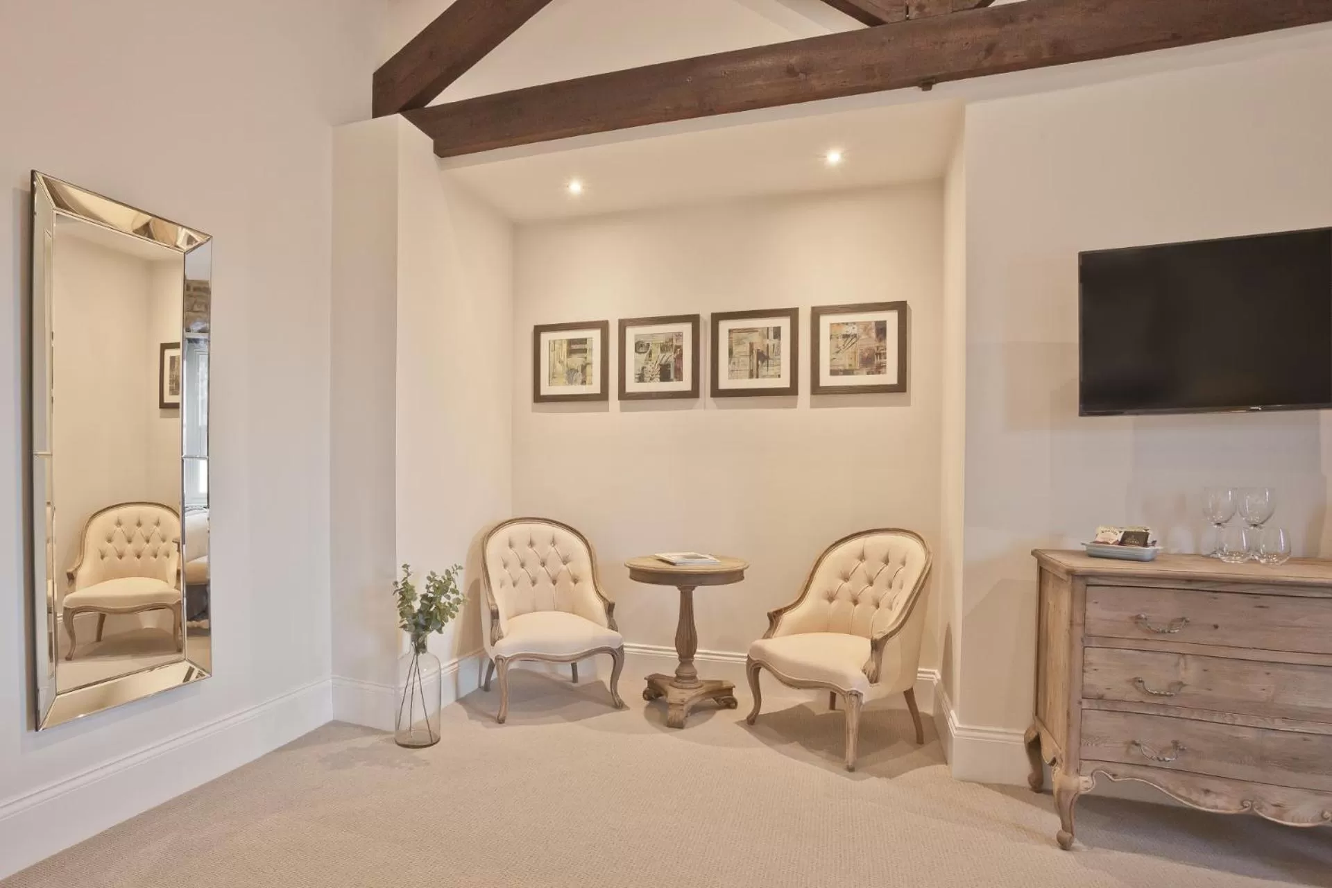 TV and multimedia in Tithe Barn - Self Check In Hotel