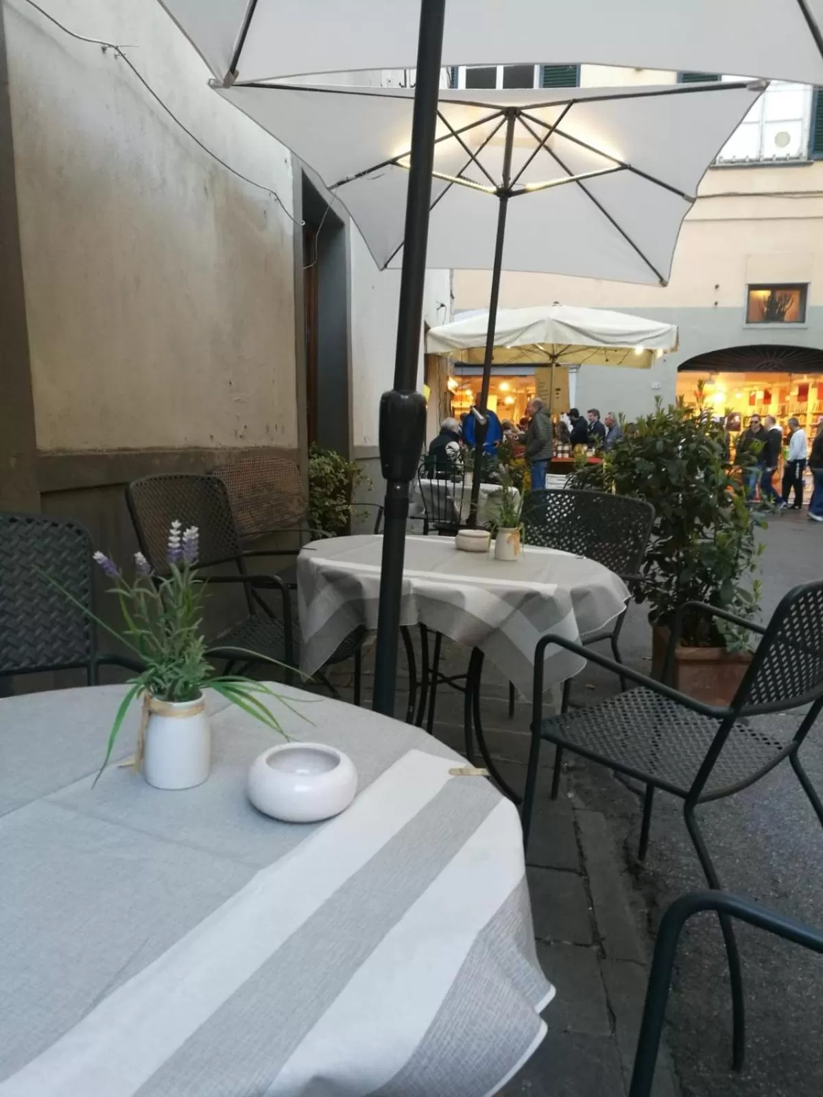 Restaurant/places to eat in Hotel La Luna