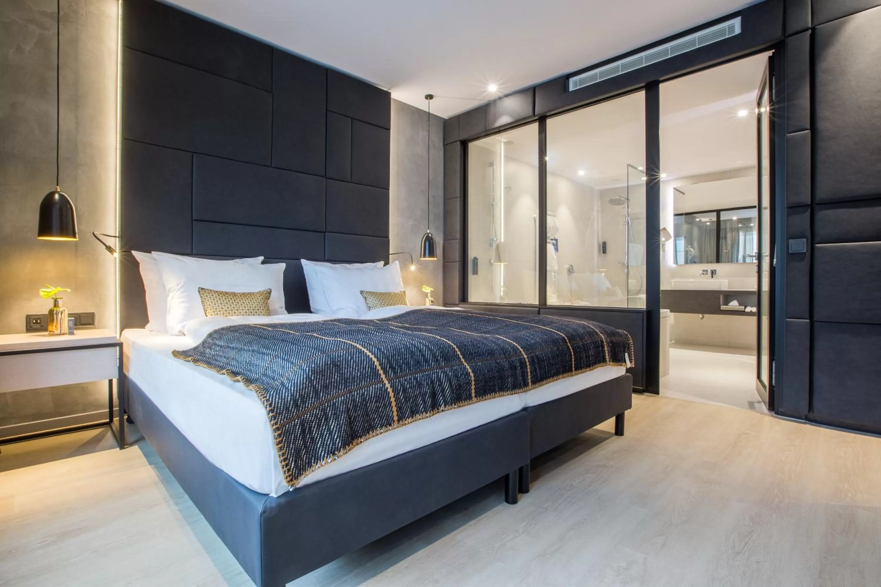 Bedroom, Bed in Radisson Blu Hotel, Mannheim