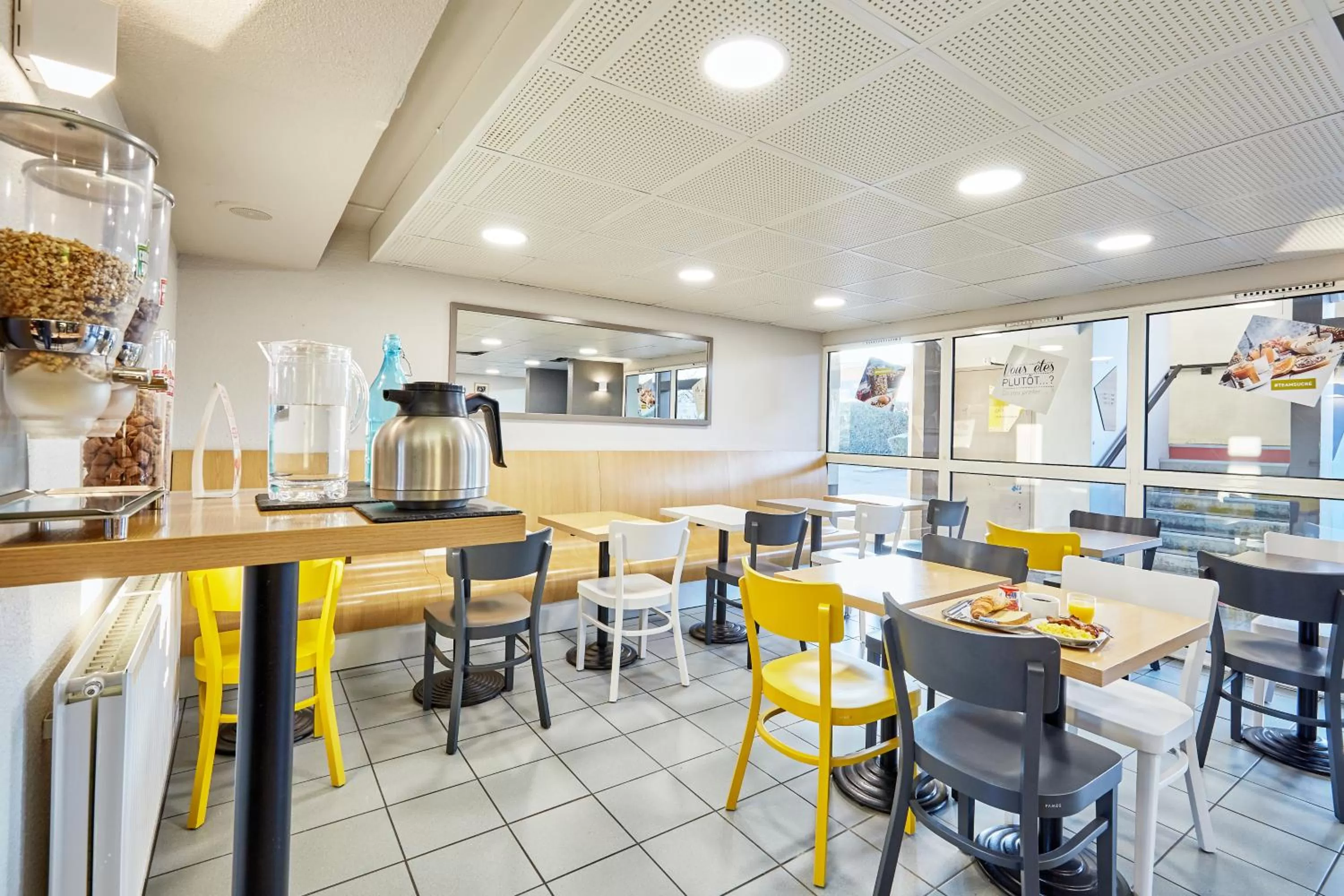 Buffet breakfast in B&B HOTEL CAEN Sud