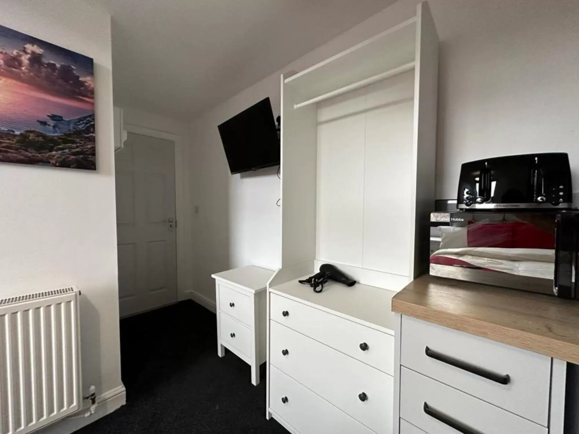 TV/Entertainment Center in The Fishpond - Premier Nottingham Studios