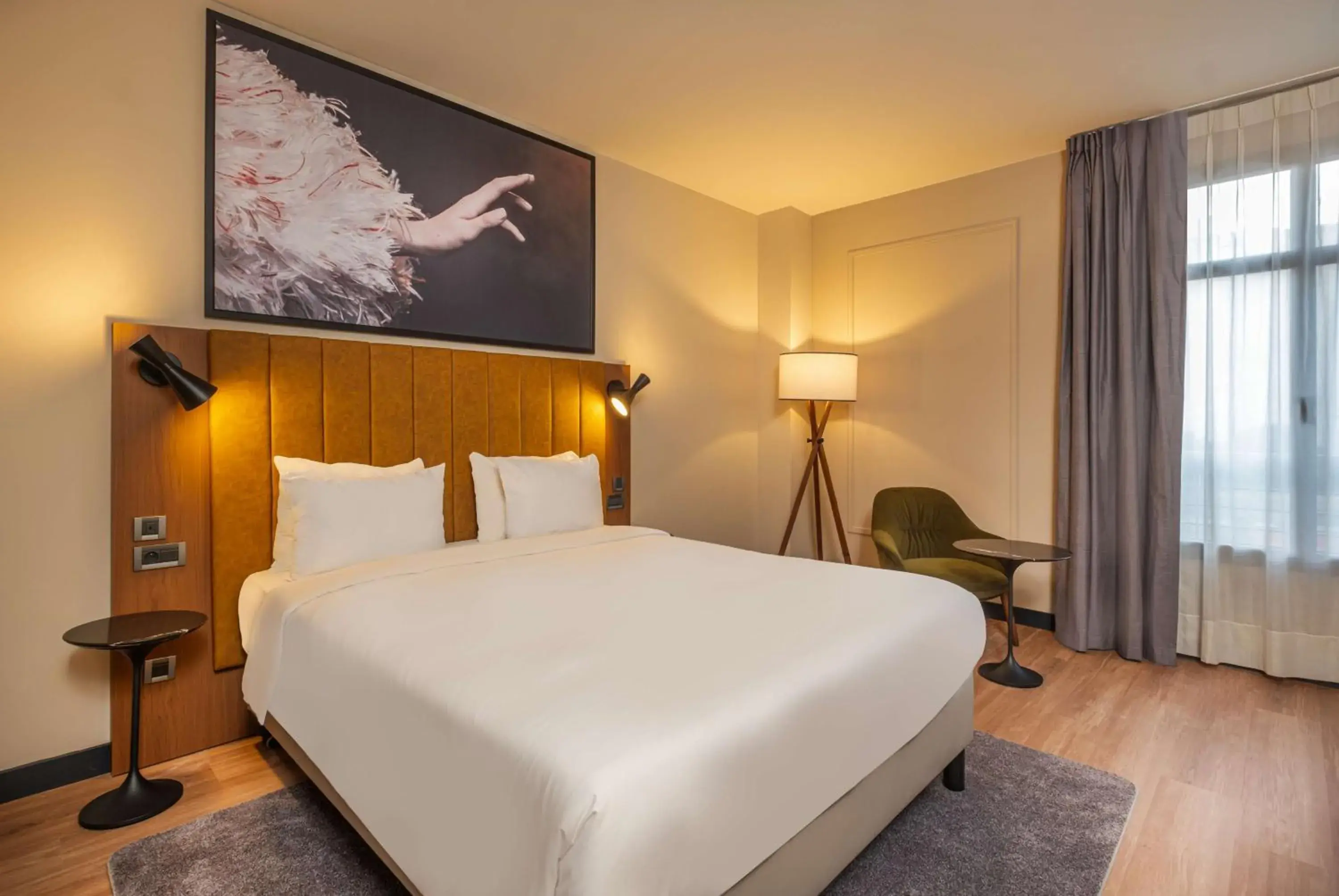 Bedroom, Bed in Radisson Blu Hotel Marseille Vieux Port