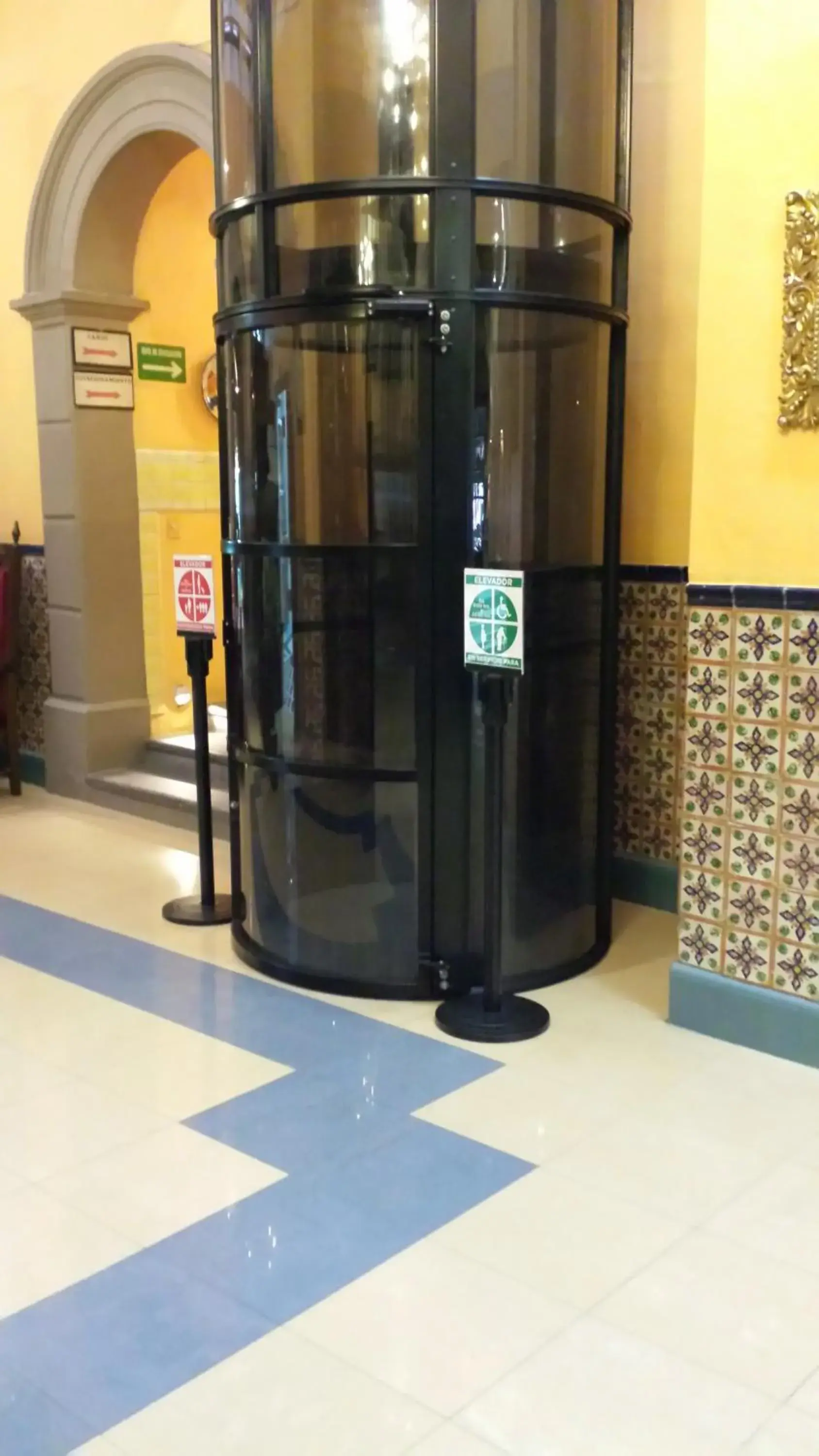 elevator in Hotel Posada Santa Fe